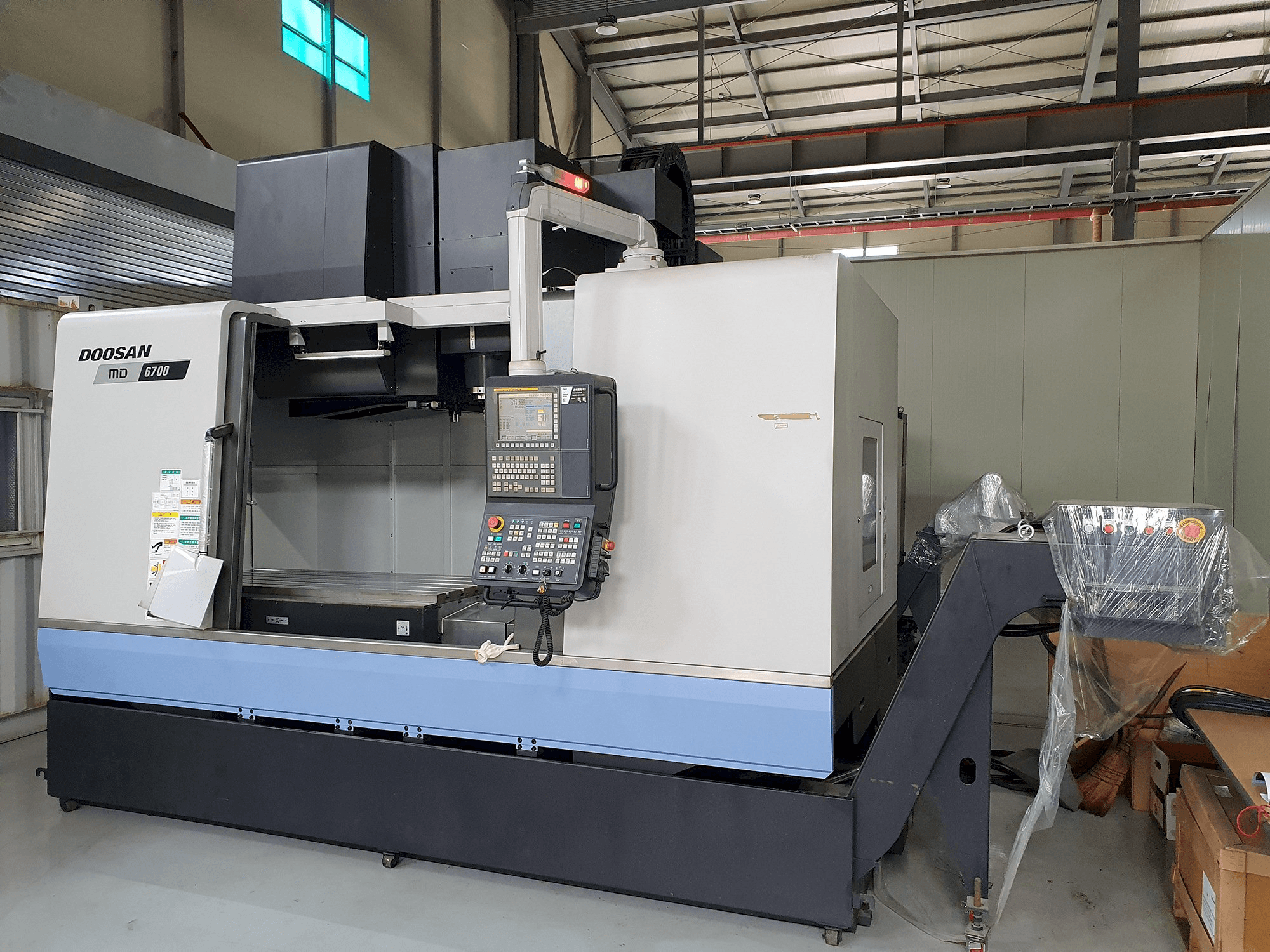 Vooraanzicht van Doosan MD6700 machine