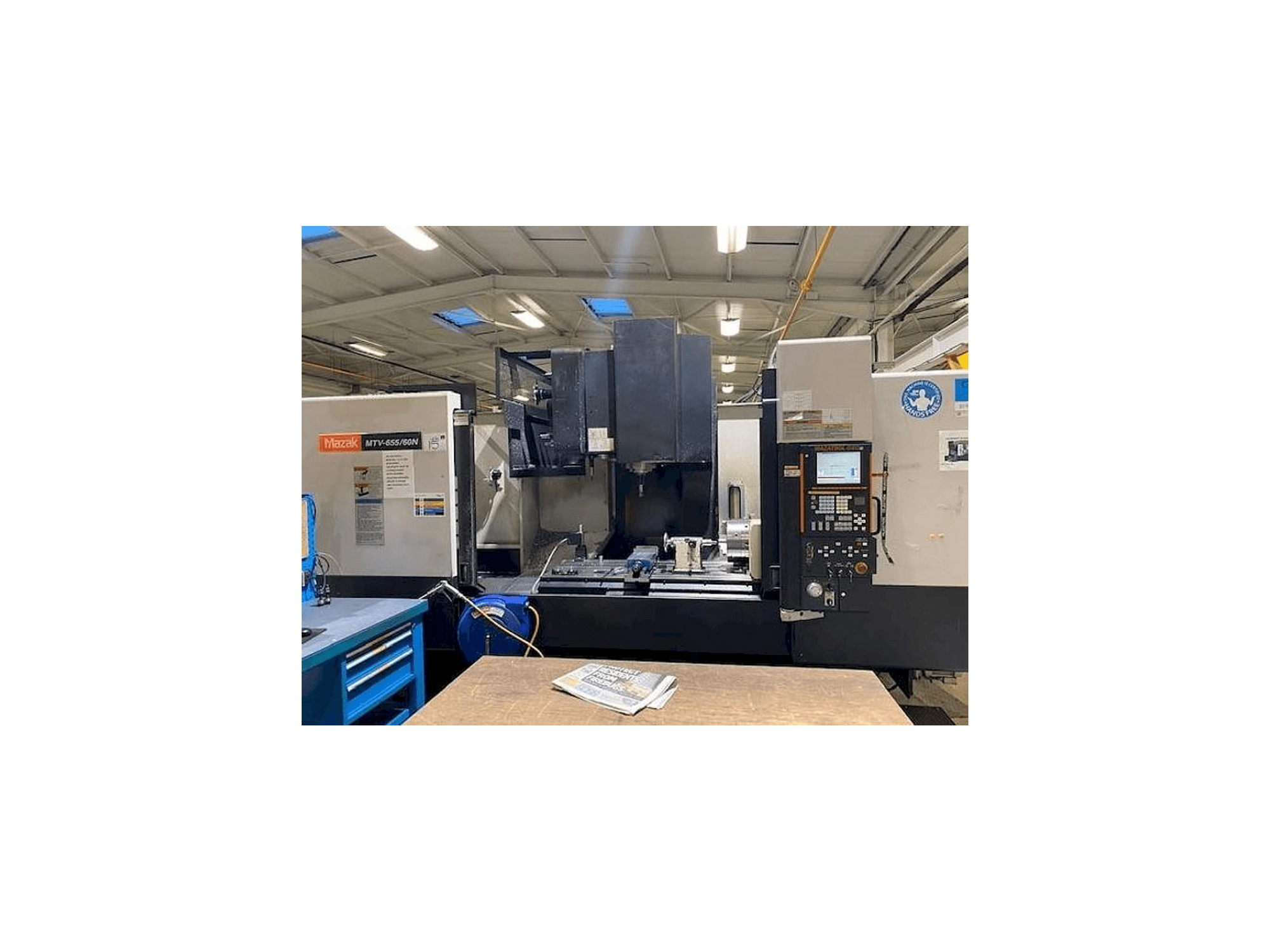 Vooraanzicht van Mazak MTV 655/60N machine