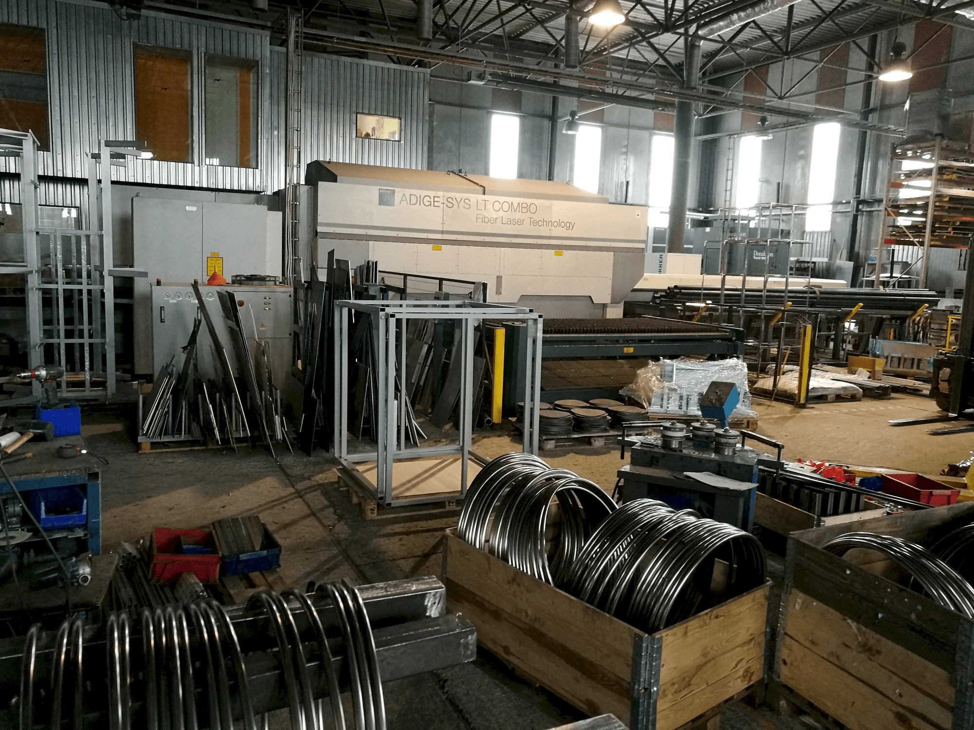 Vooraanzicht van BLM ADIGE-SYS LT machine