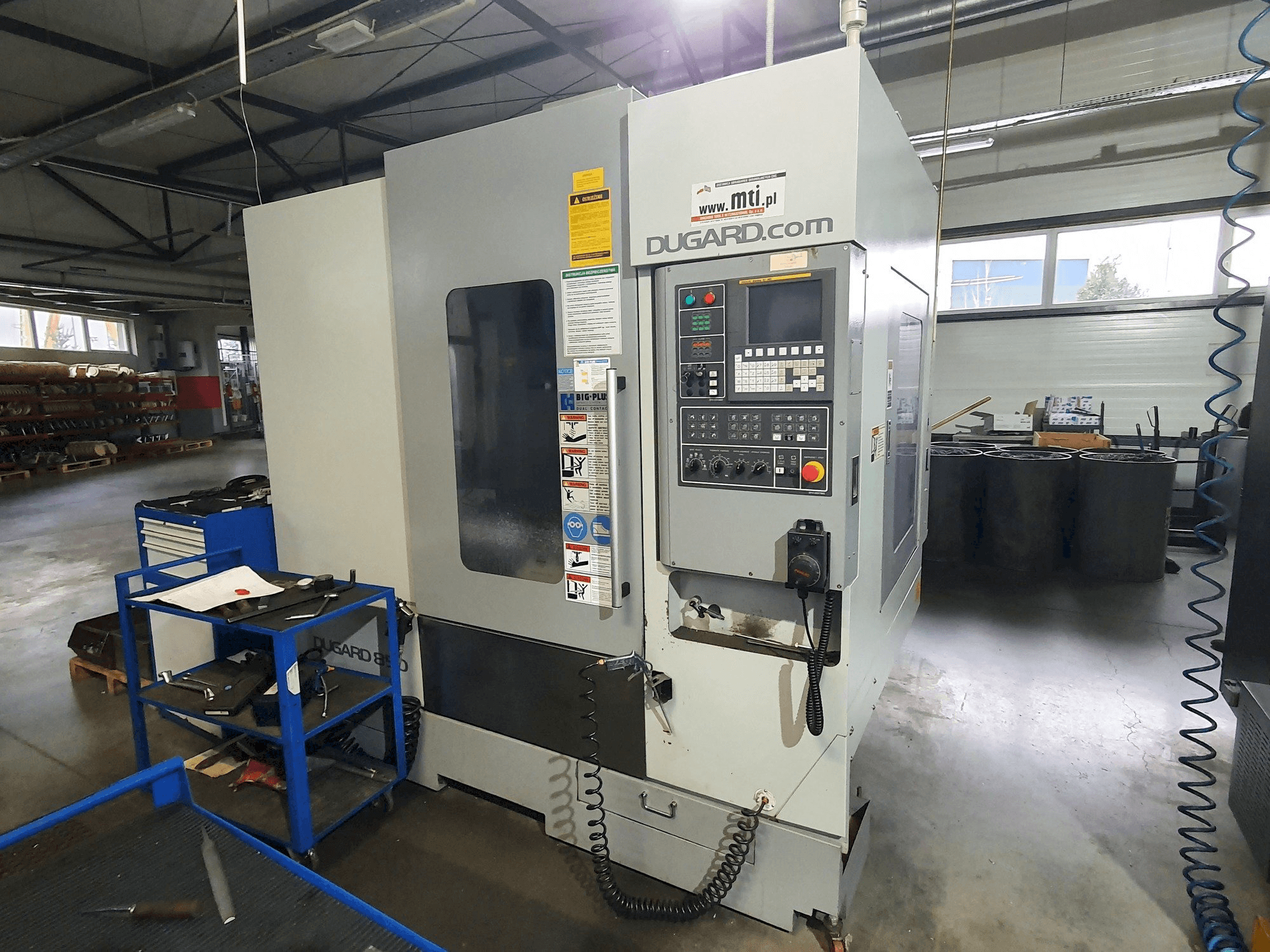 Vooraanzicht van Dugard 850 VMC machine