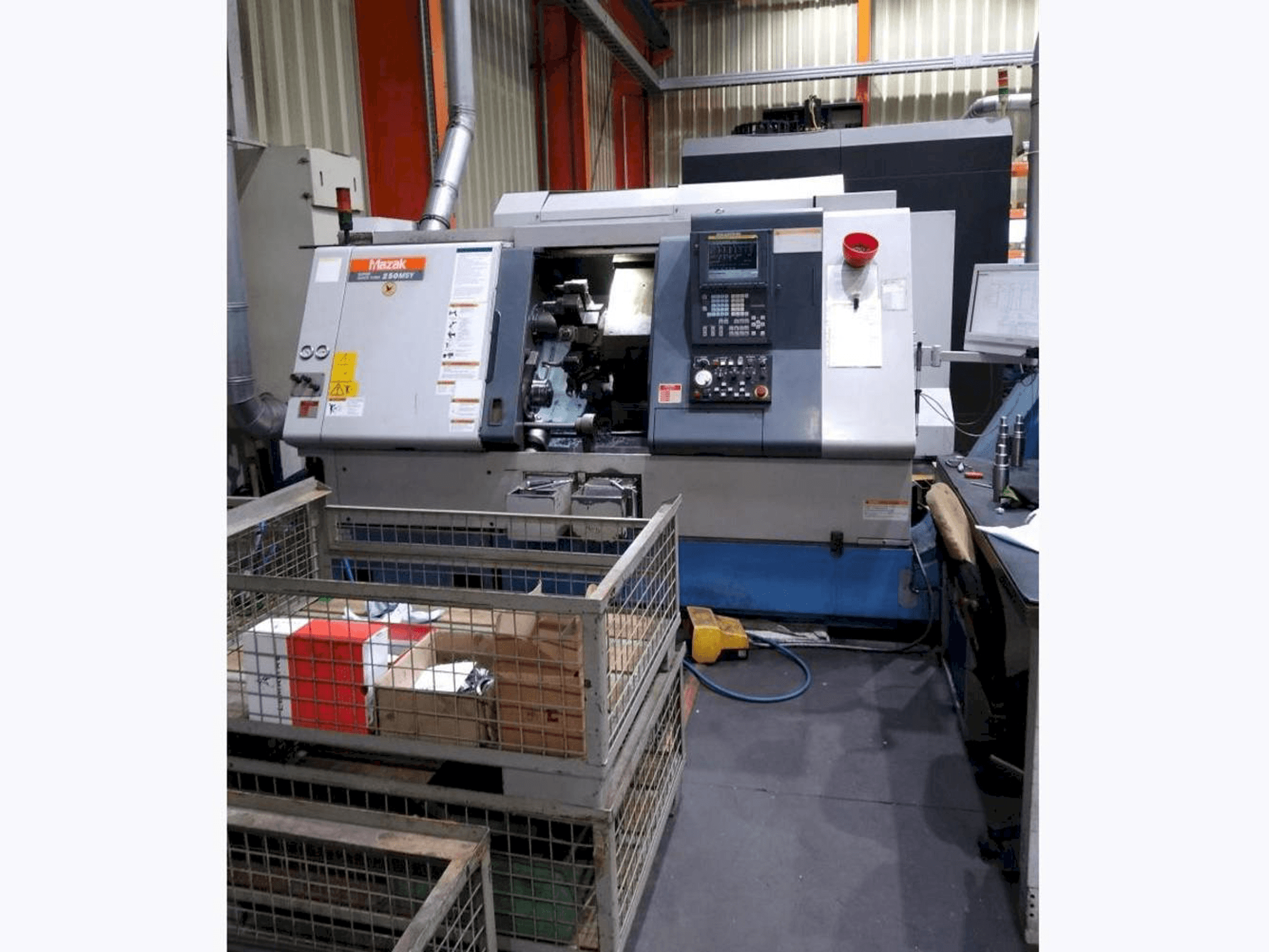Vooraanzicht van Mazak SQT-250 MSY machine