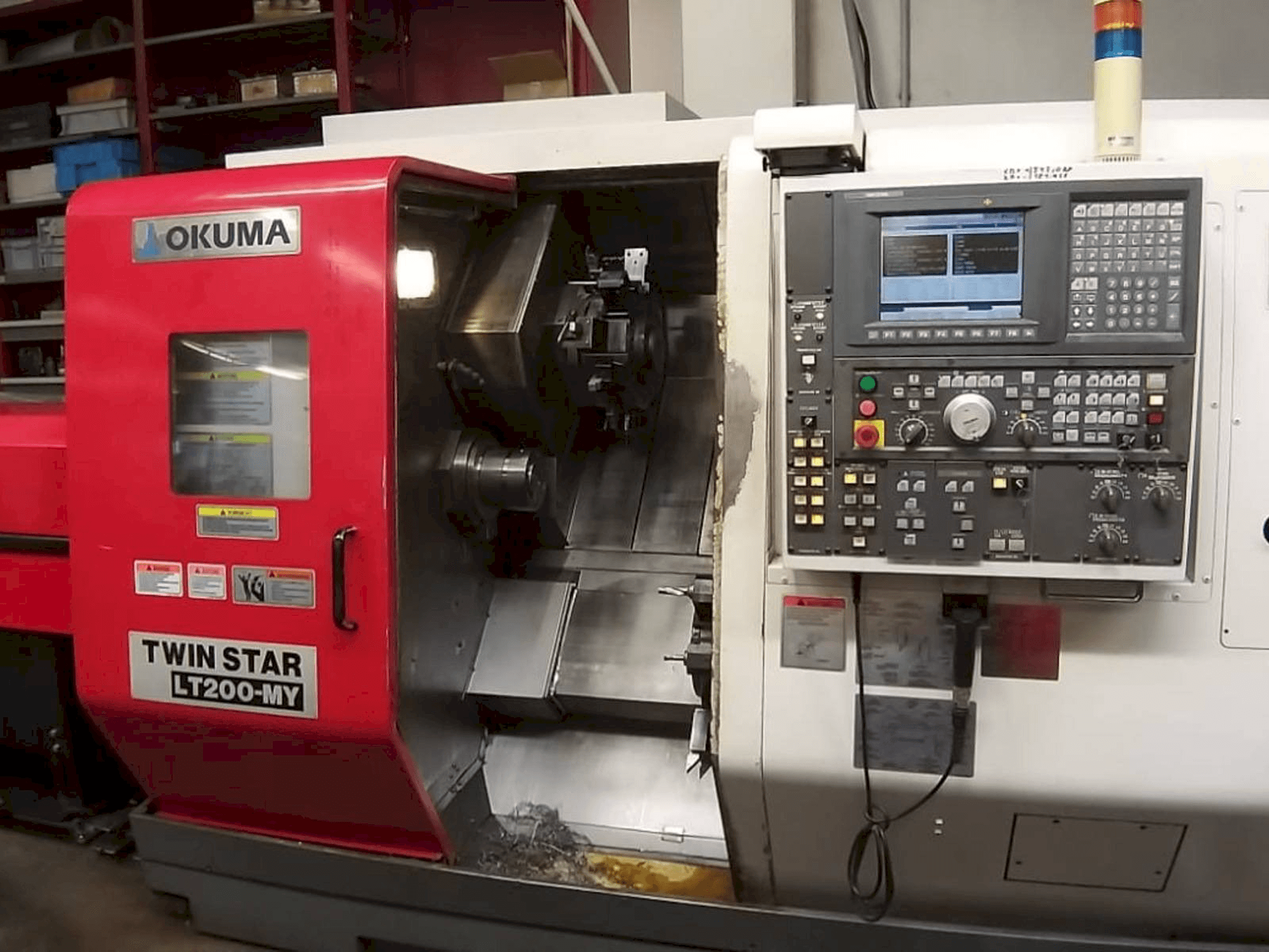 Vooraanzicht van Okuma Twin Star LT200-MY machine