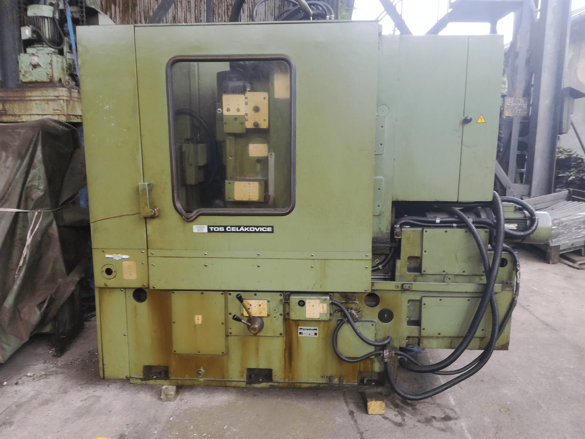 Vooraanzicht van TOS OHA 16B machine