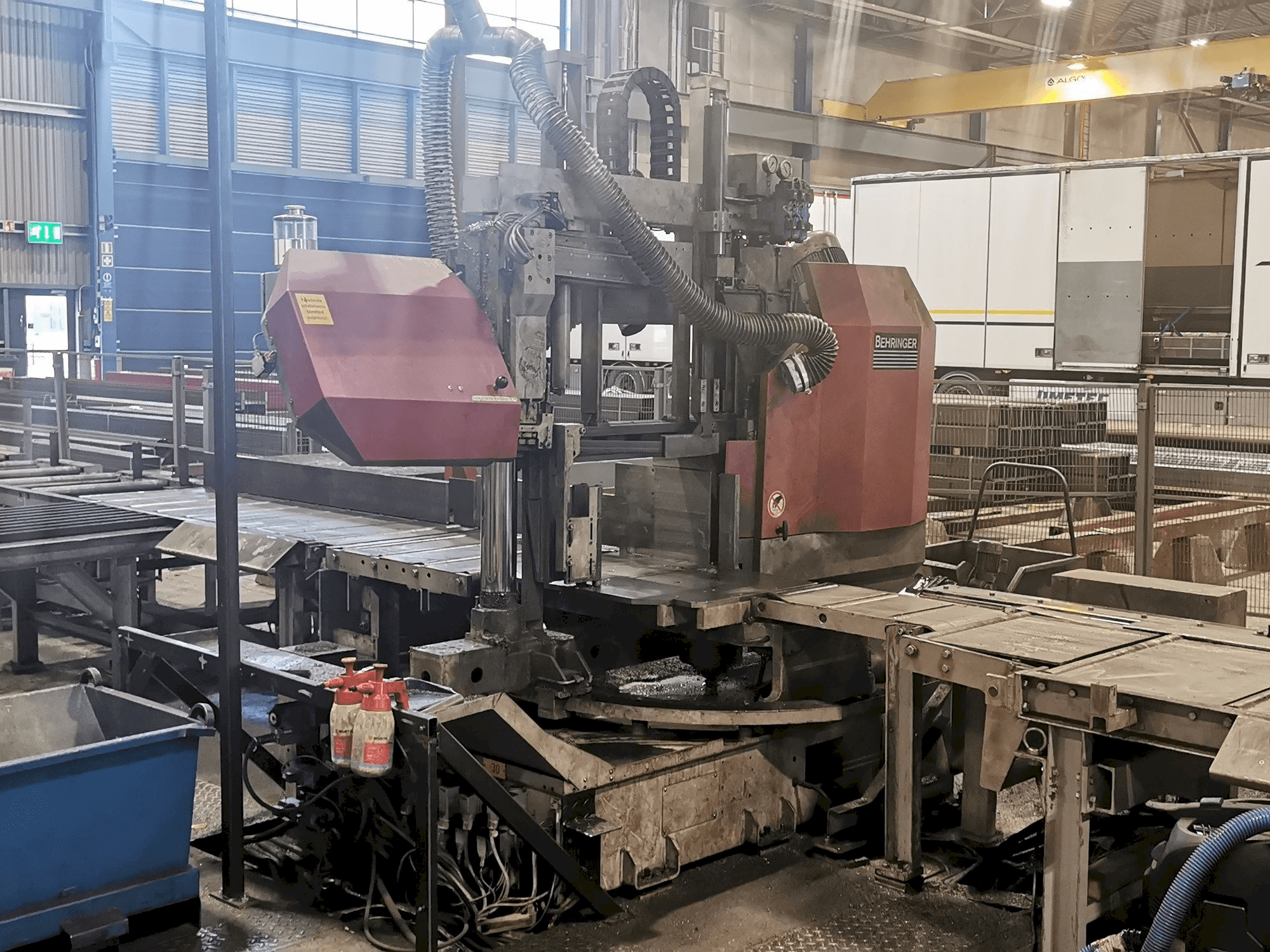 Vooraanzicht van Behringer HBP 410/723GA machine