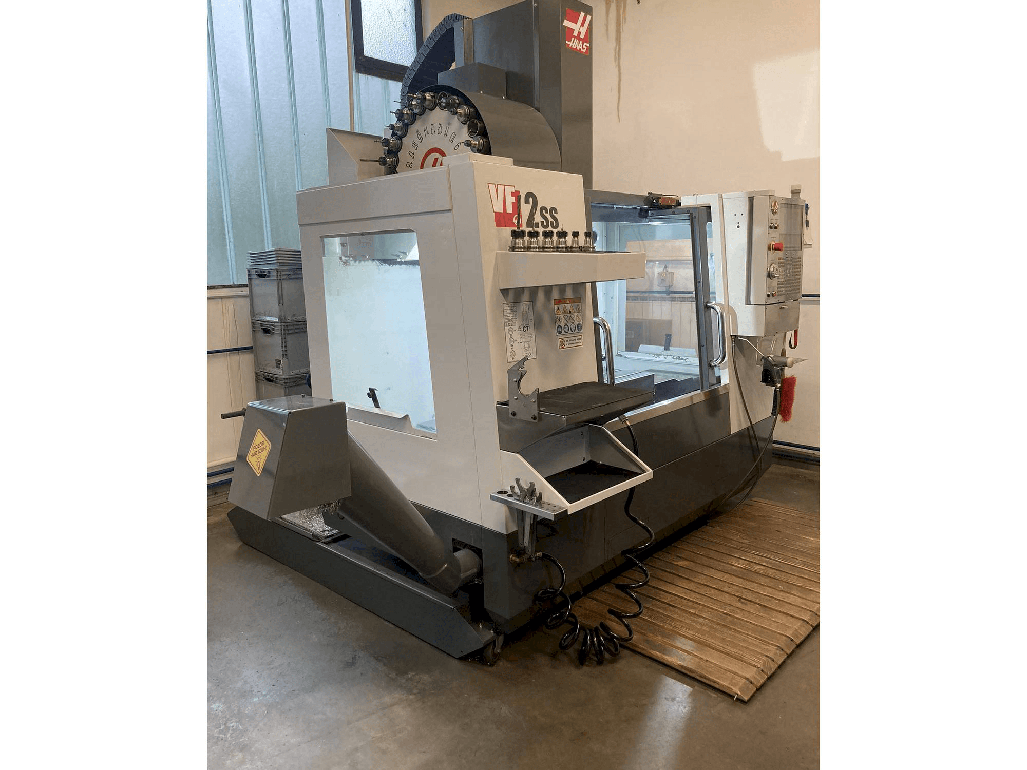 Linkerzijdeaanzicht van HAAS VF-2 SS machine
