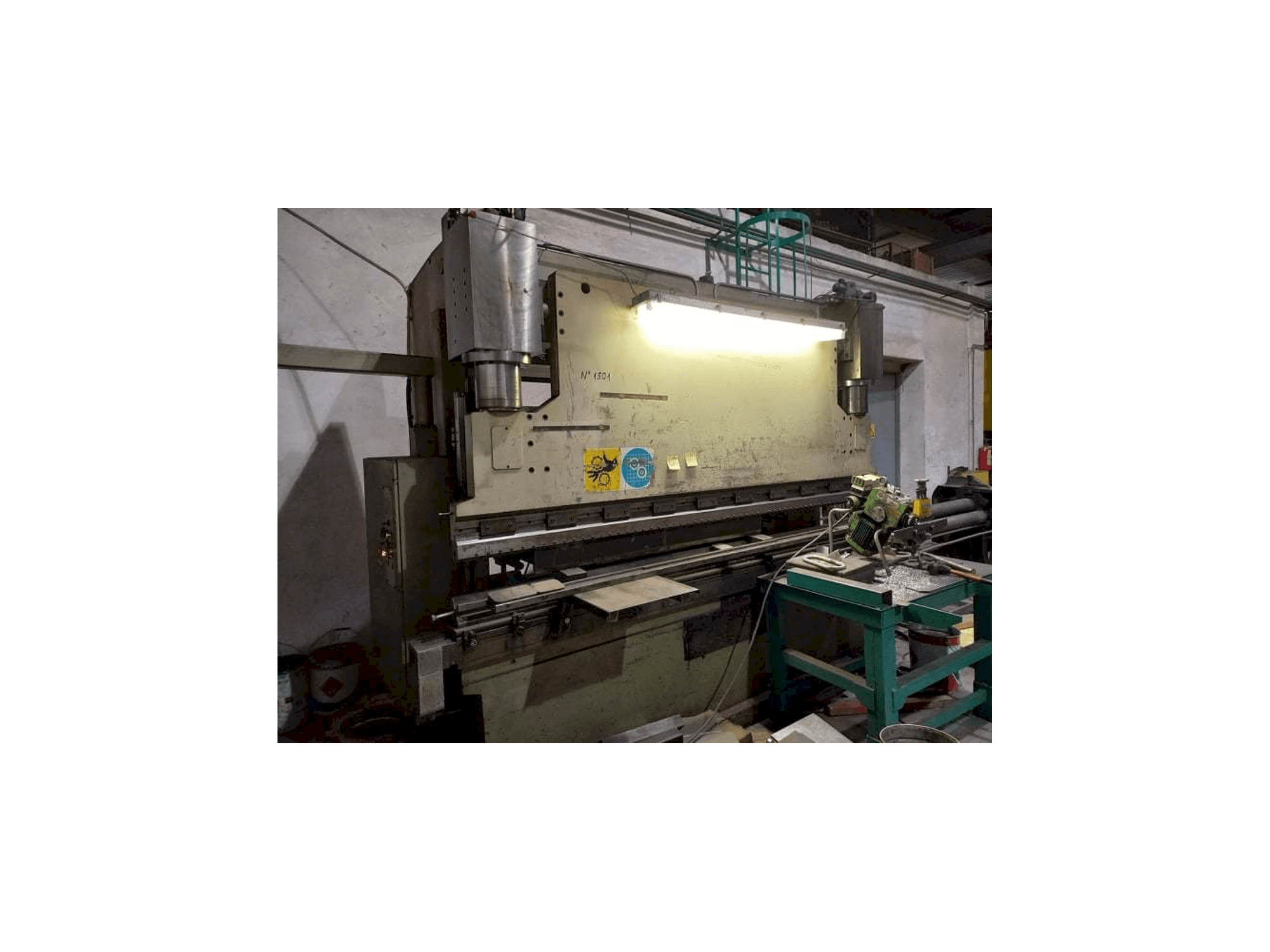 Vooraanzicht van DONEWELL HP3B machine