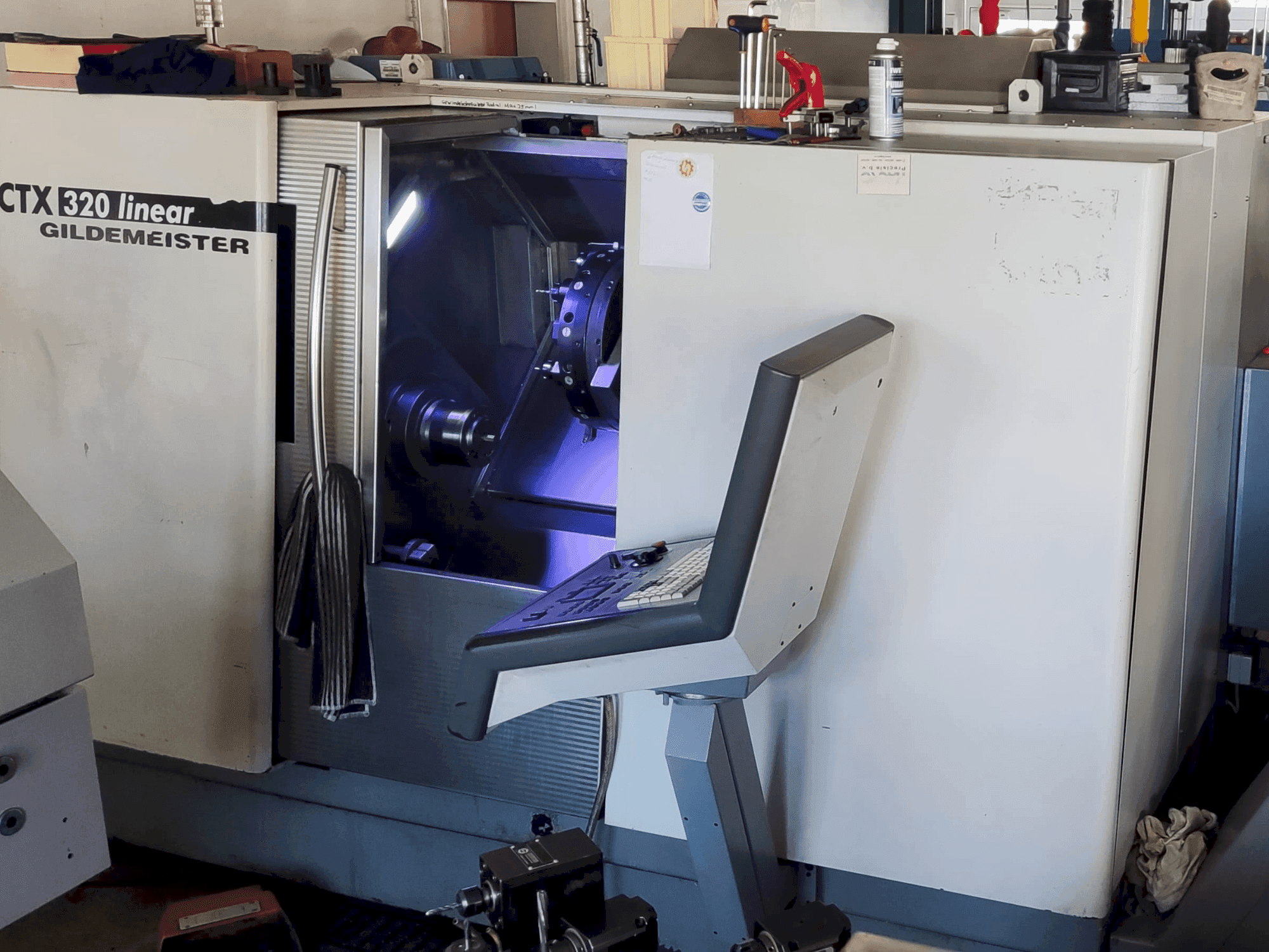 Vooraanzicht van DMG GILDEMEISTER CTX 320 linear V3 machine