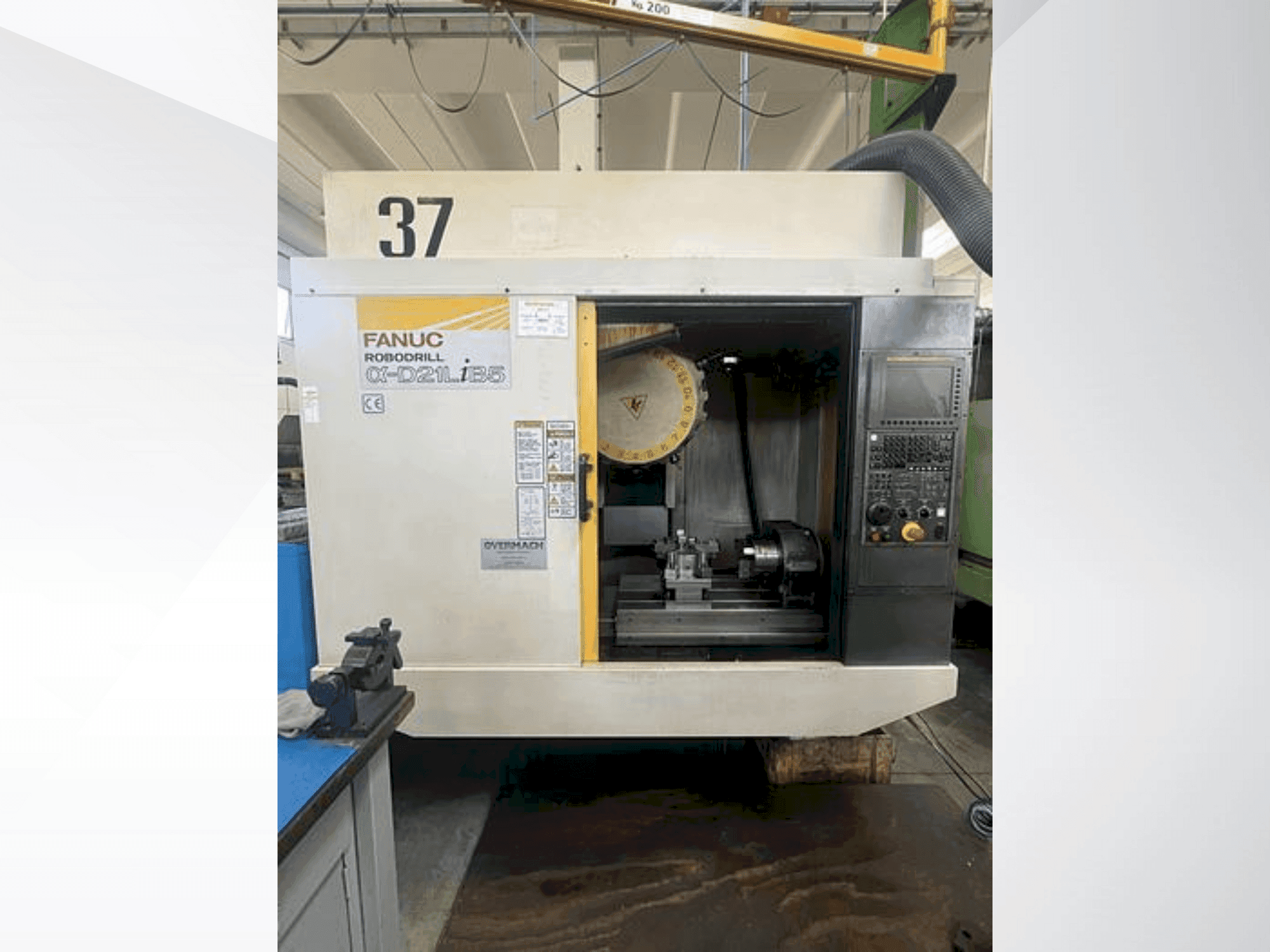 Vooraanzicht van FANUC Robodrill α-D21LiB5 machine