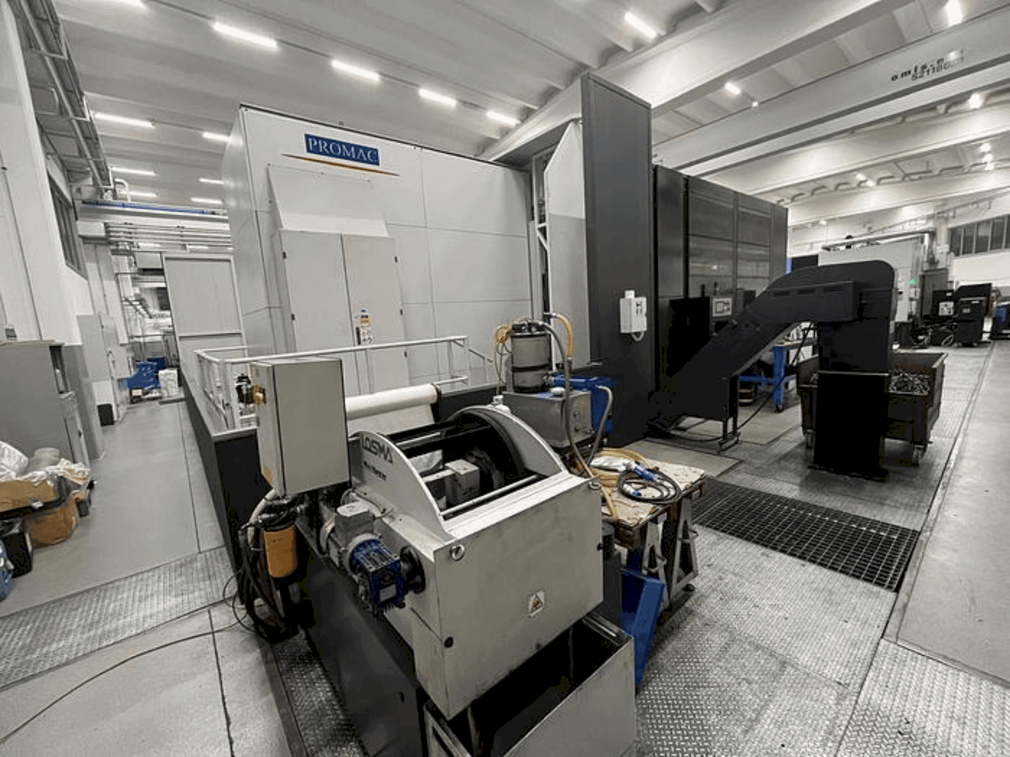 Vooraanzicht van PROMAC ETESIAN HMC. A PORTALE machine