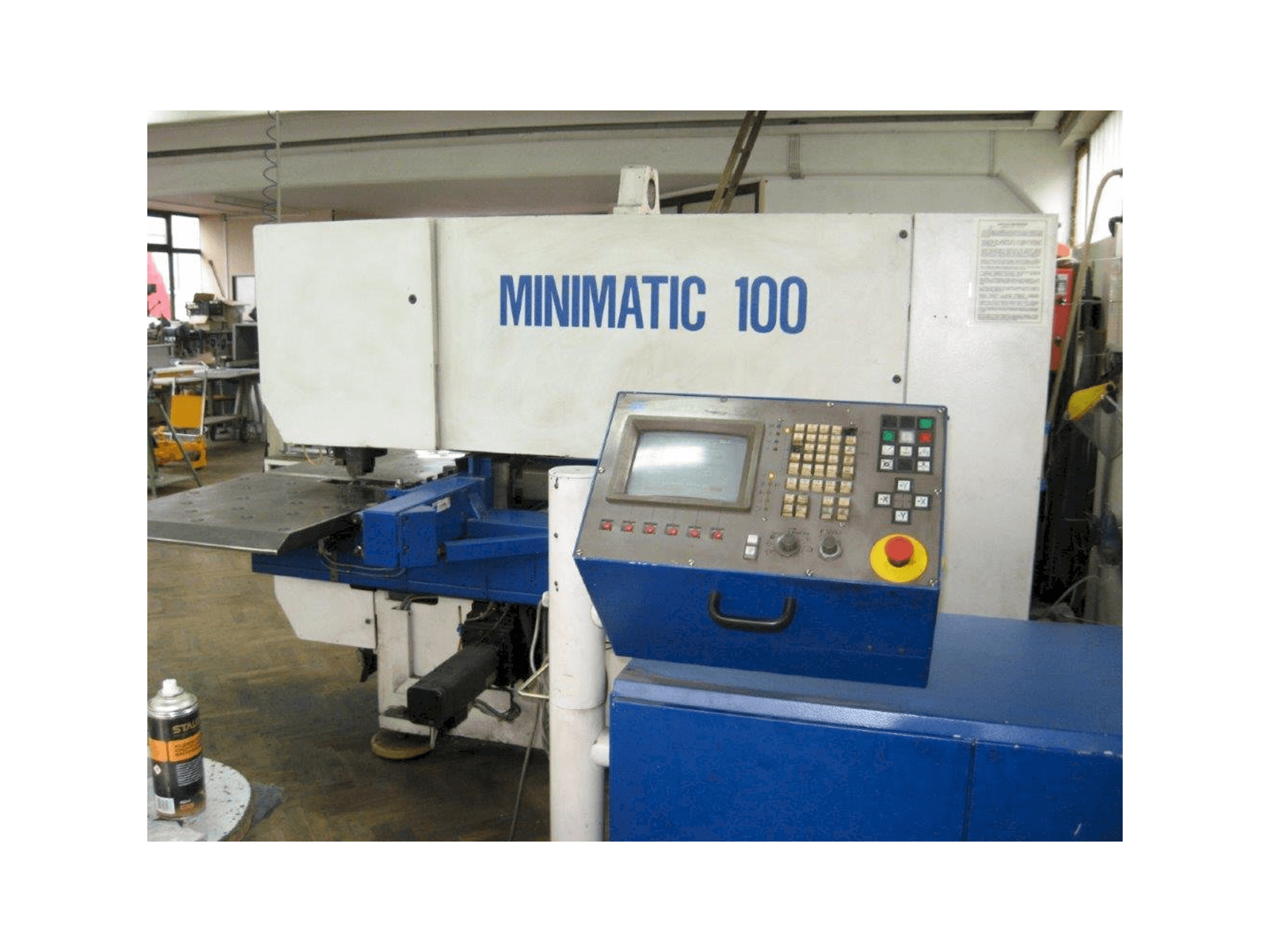 Vooraanzicht van Trumpf Minimatic 100 machine