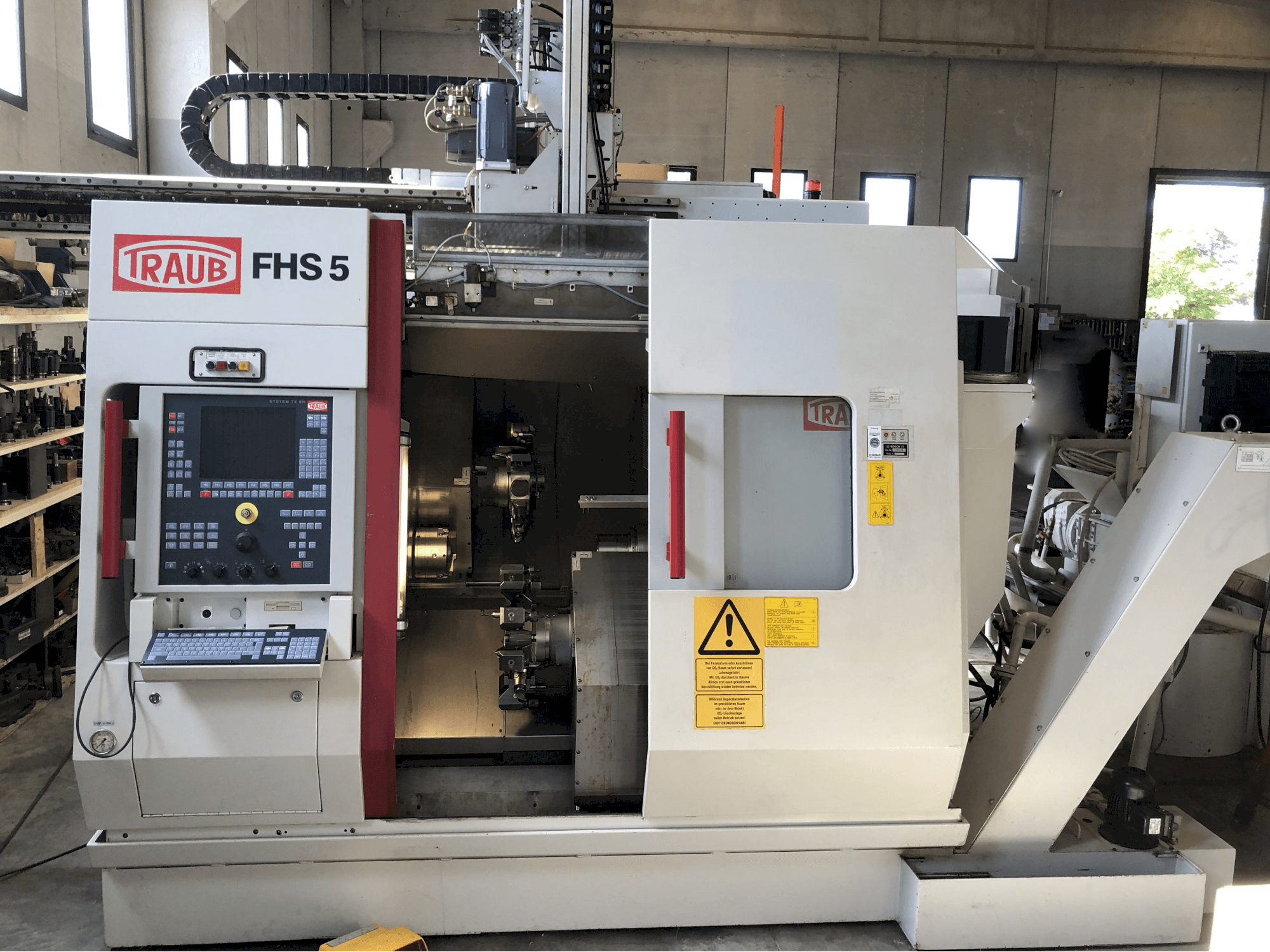 Vooraanzicht van TRAUB TNC 42 machine