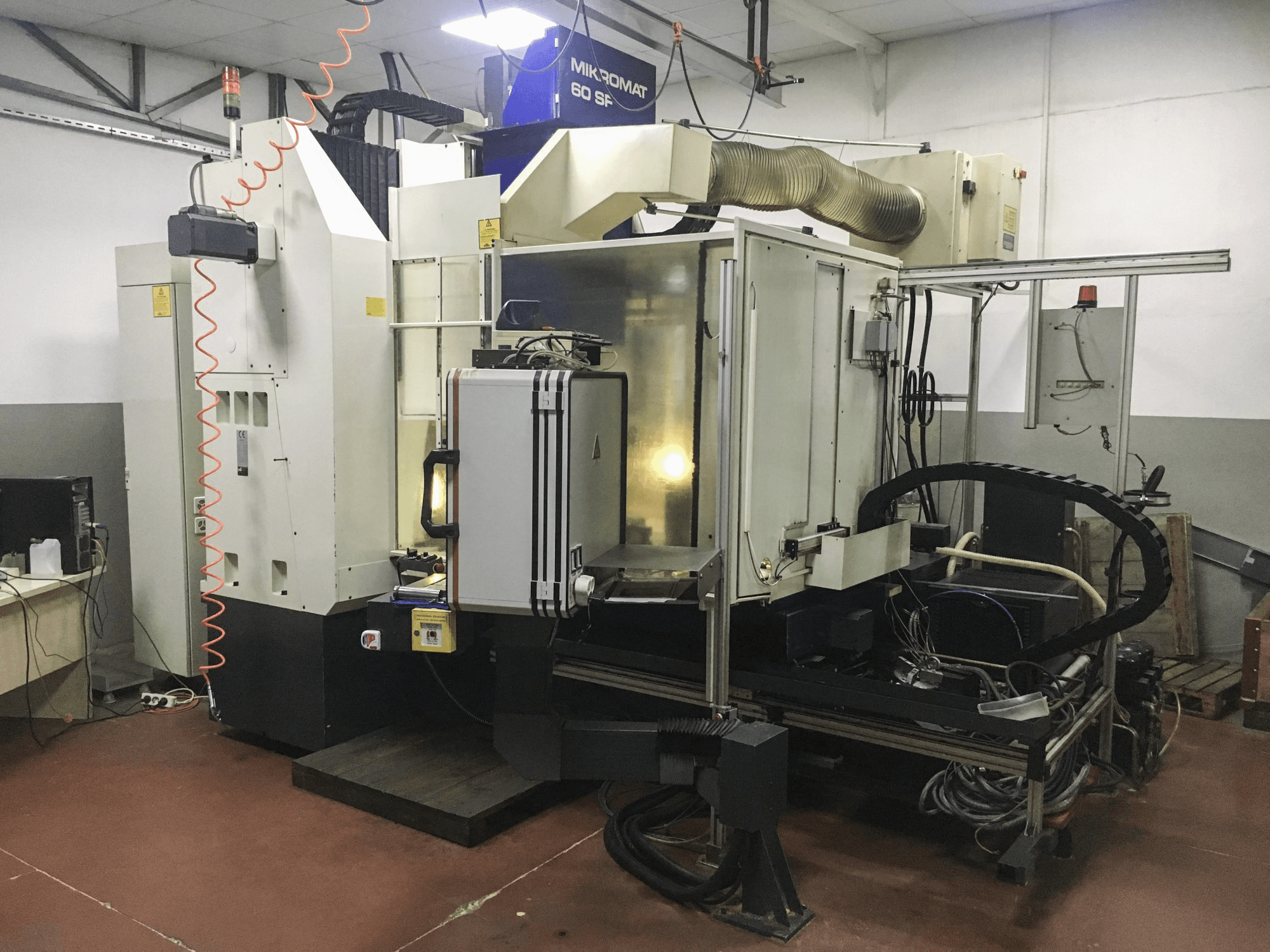 Recht aanzicht van MIKROMAT 60SF machine