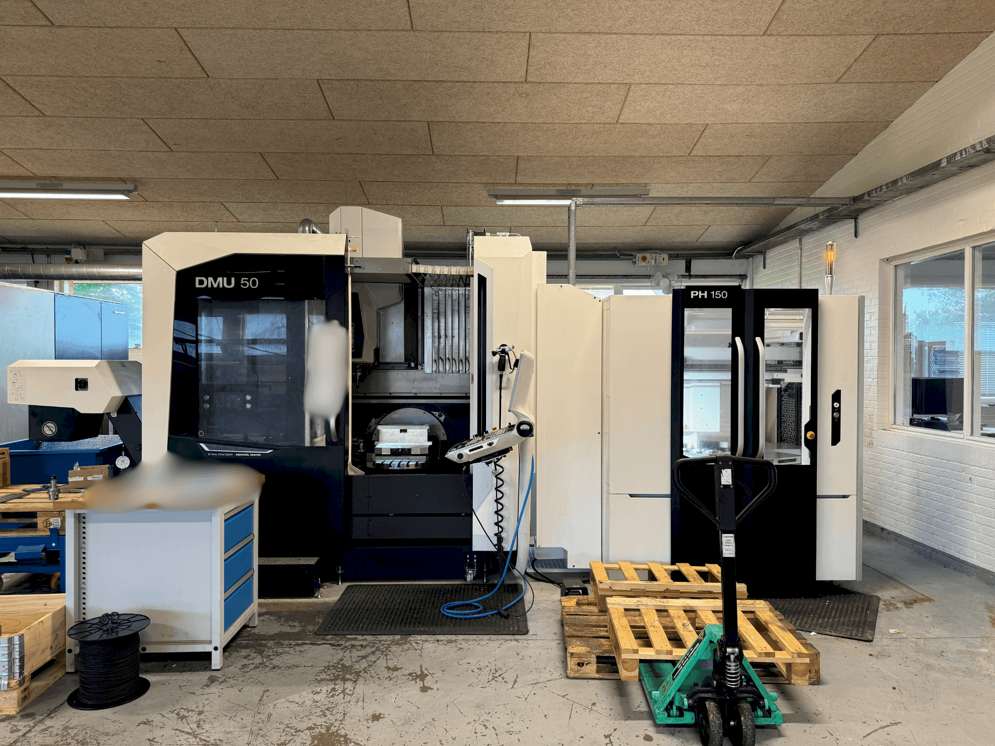 Vooraanzicht van DMG MORI DMU 50 + PH 150 machine