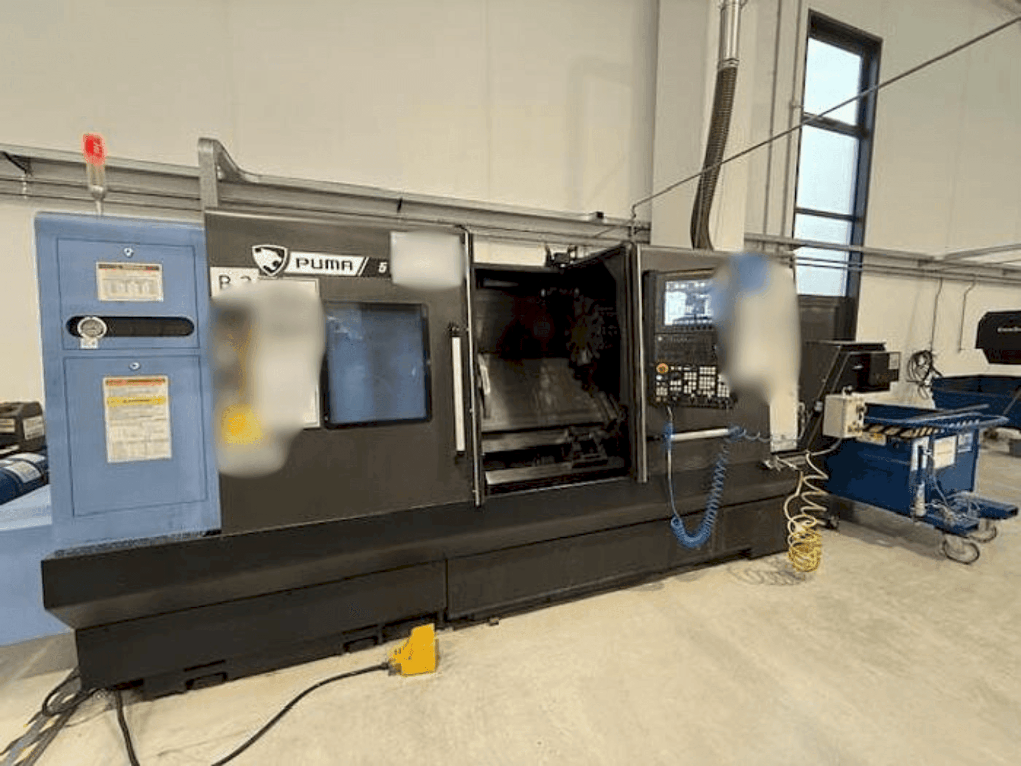Vooraanzicht van DOOSAN PUMA 5100A machine