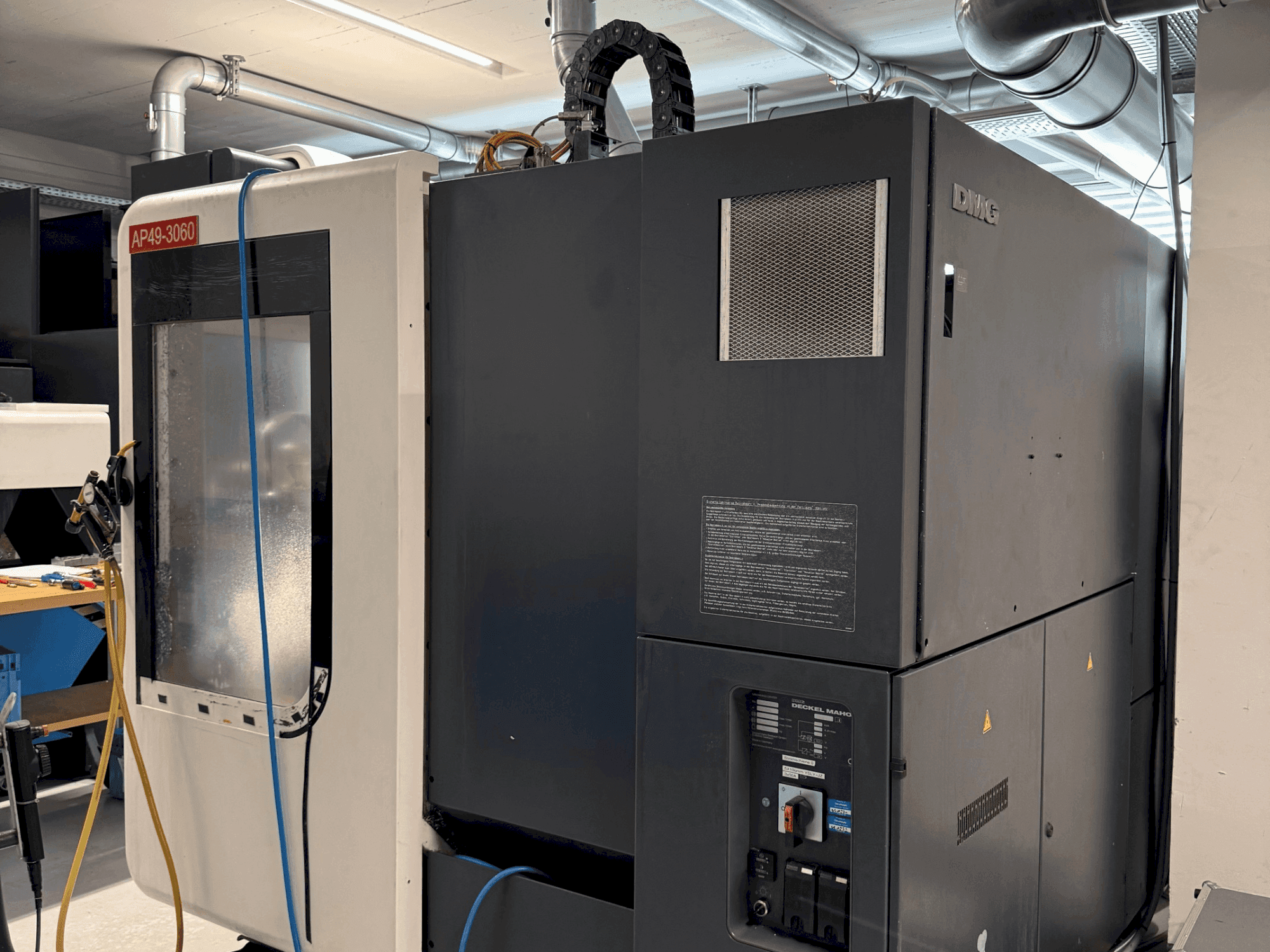 Vooraanzicht van DMG DECKEL MAHO DMU 70 Evolution linear machine