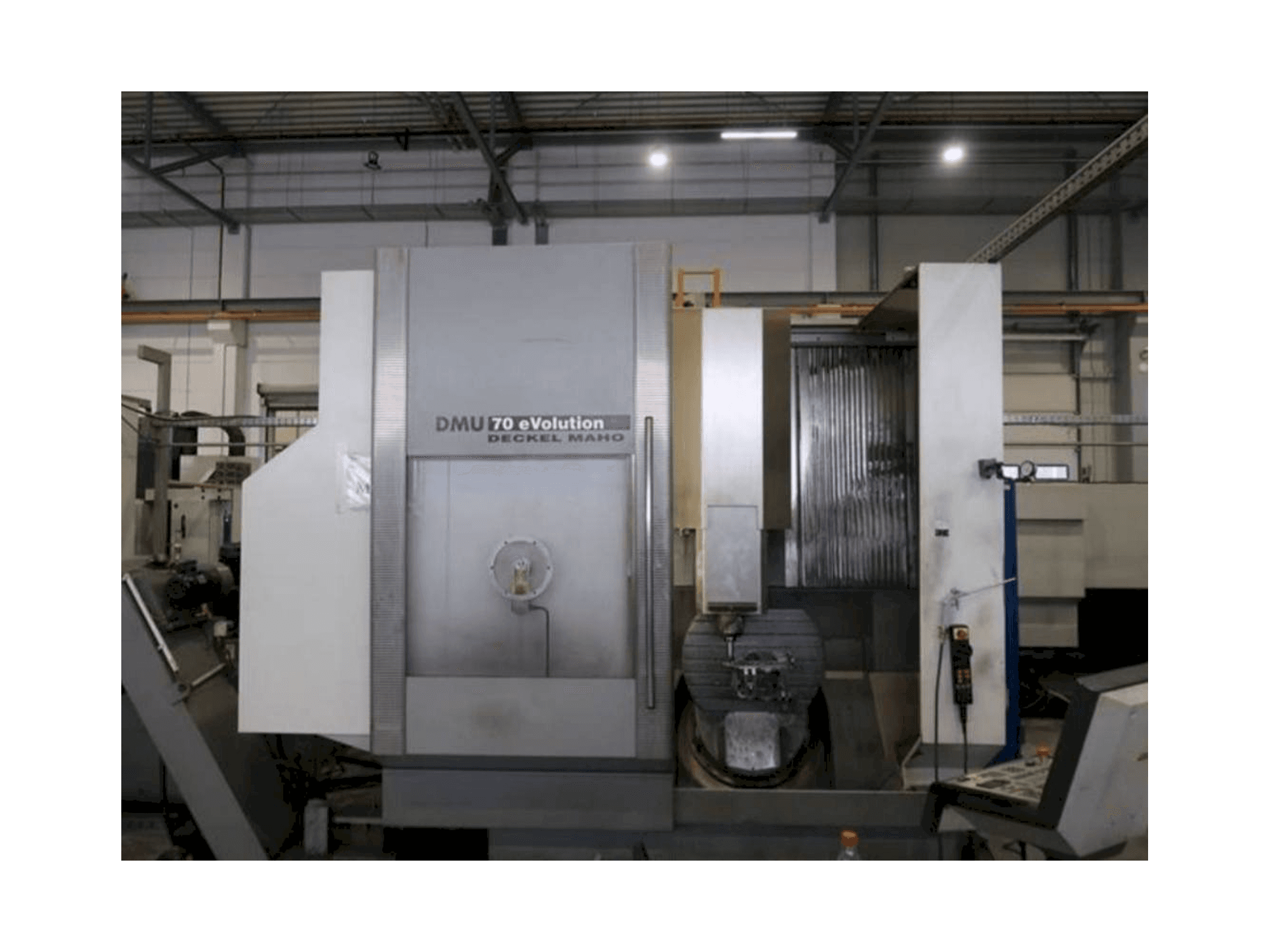 Vooraanzicht van DECKEL MAHO DMU 70 eVolution machine