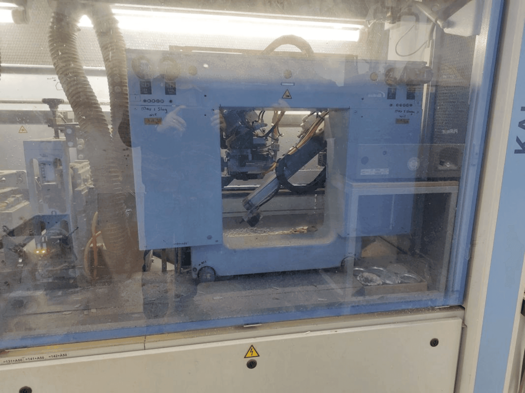 Vooraanzicht van HOMAG KAL 330/9/A6/L machine