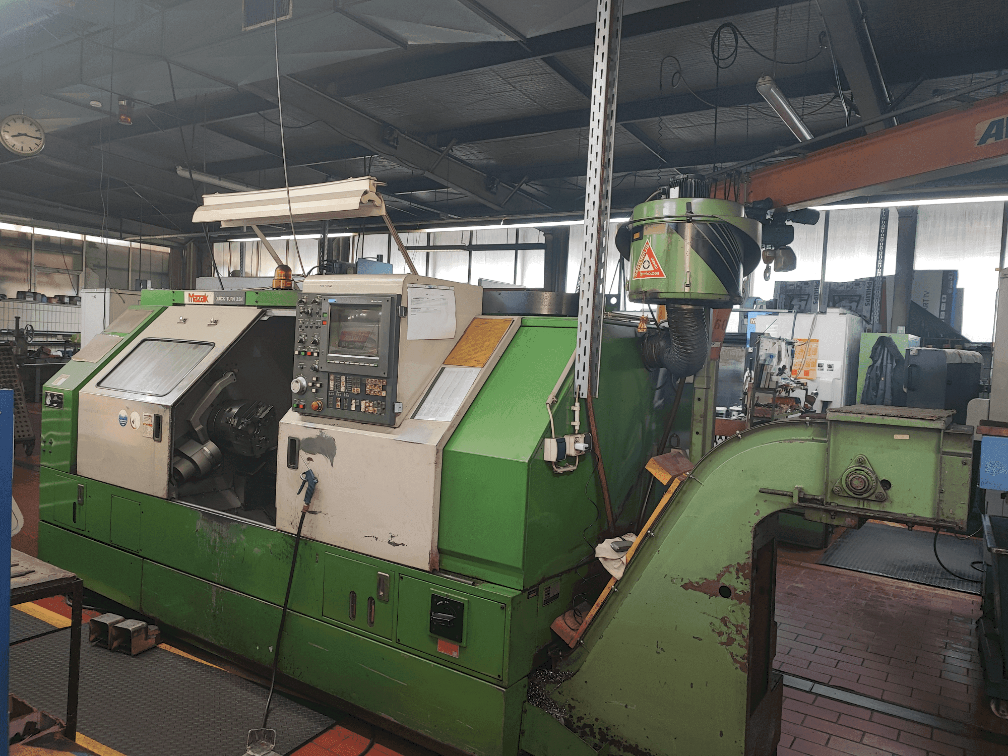 Vooraanzicht van Mazak QT 35N machine