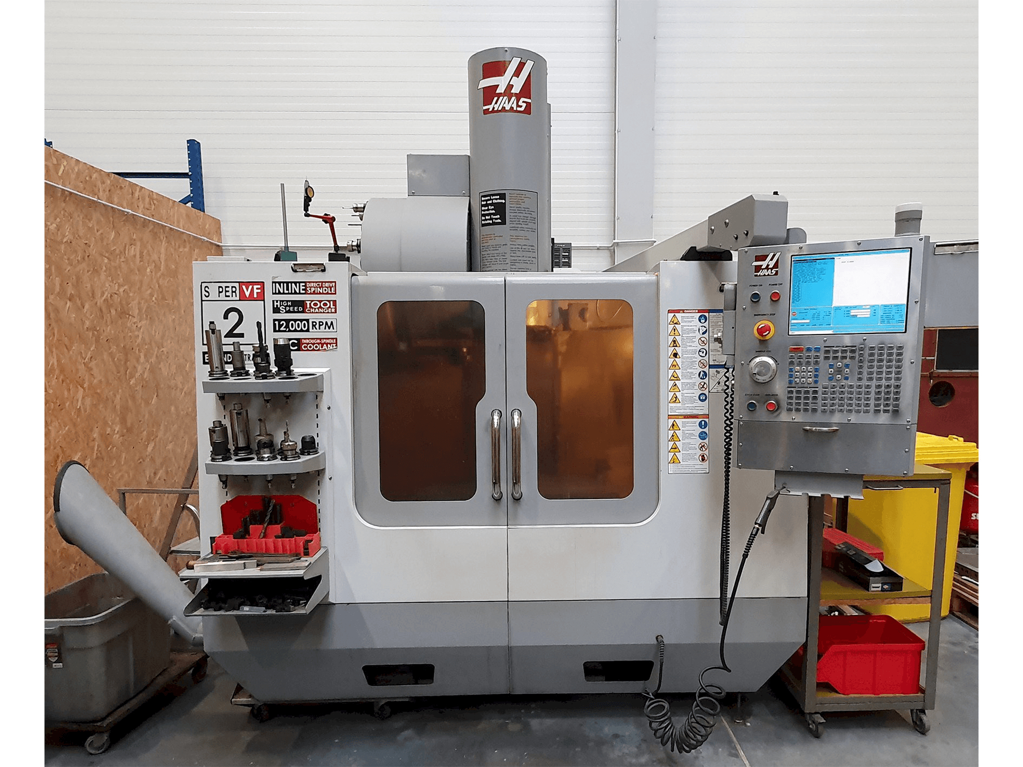 Vooraanzicht van HAAS VF2-SSYTHE machine