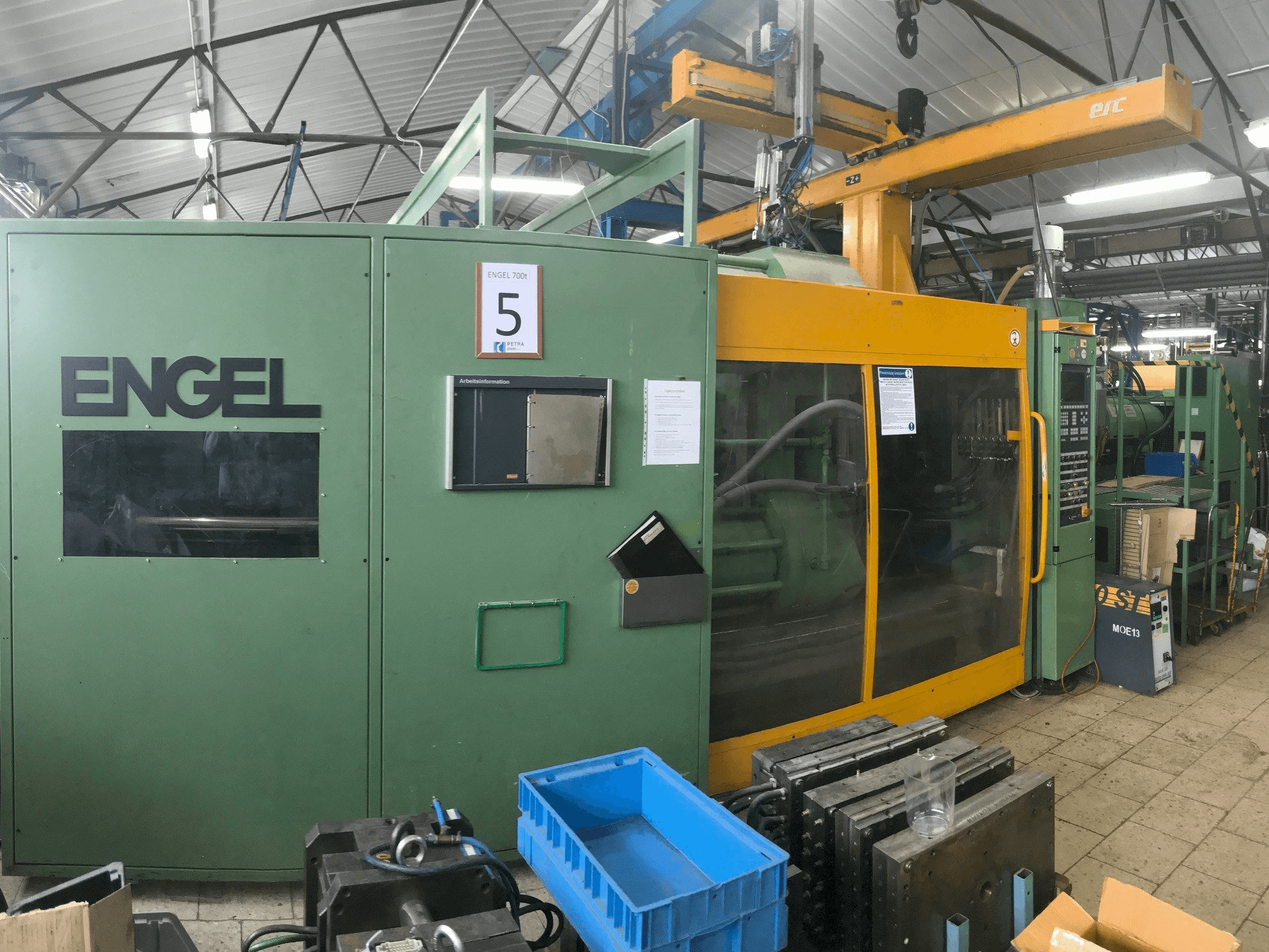 Vooraanzicht van ENGEL ES 2550/700 DUO machine