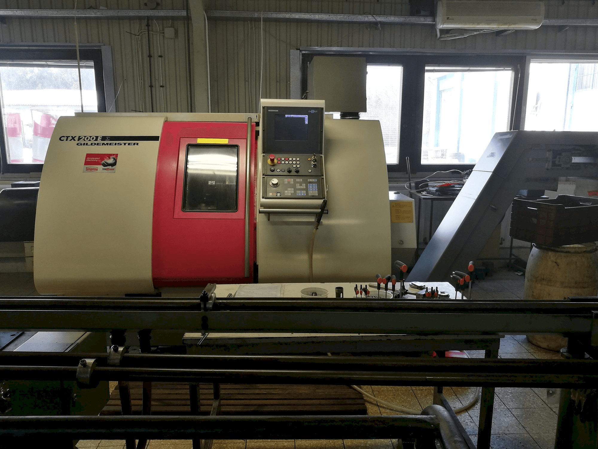 Vooraanzicht van Gildemeister CTX 200 E machine