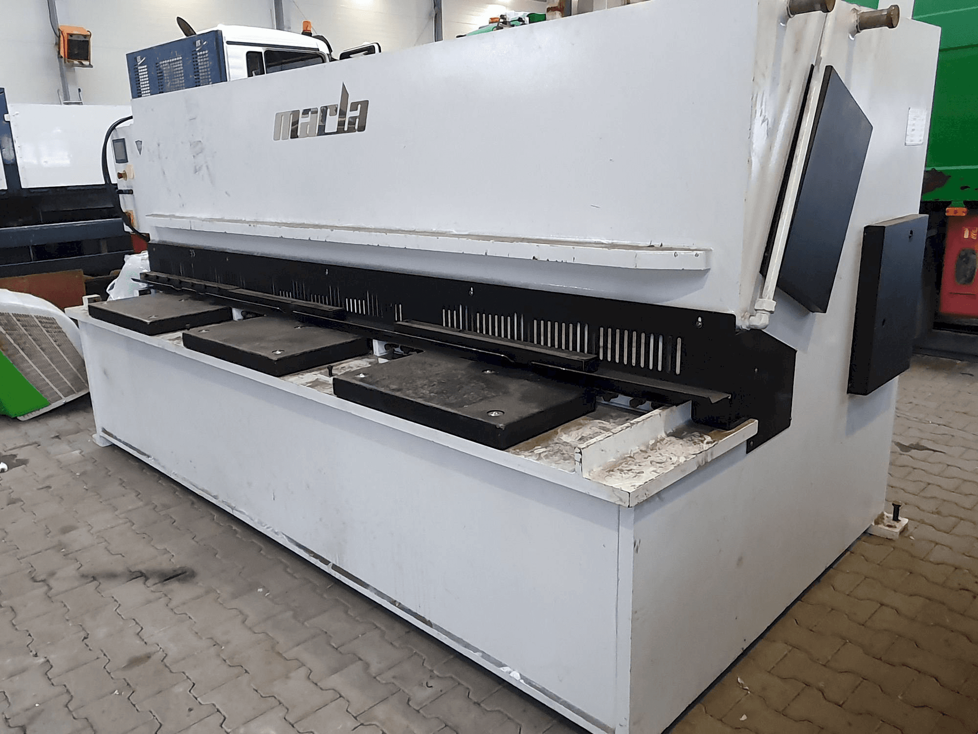 Vooraanzicht van MARLA S-CUT 3010 machine