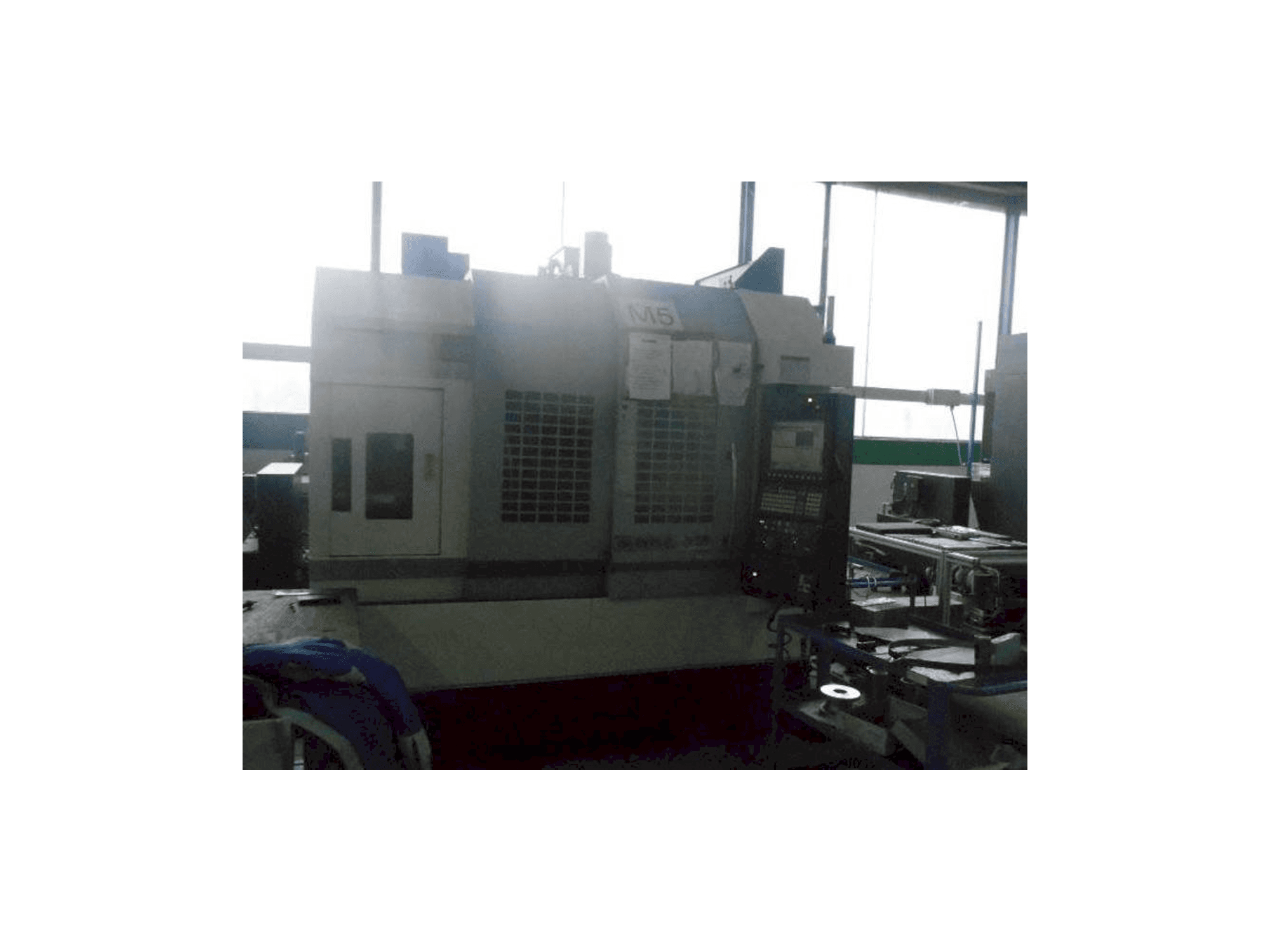 Vooraanzicht van Okuma GENOS M560R-V machine