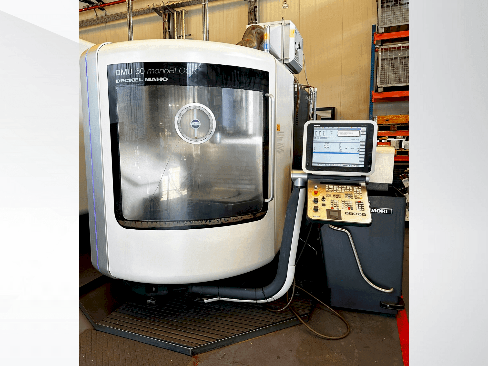 Vooraanzicht van DMG MORI DMU 60 monoBLOCK machine