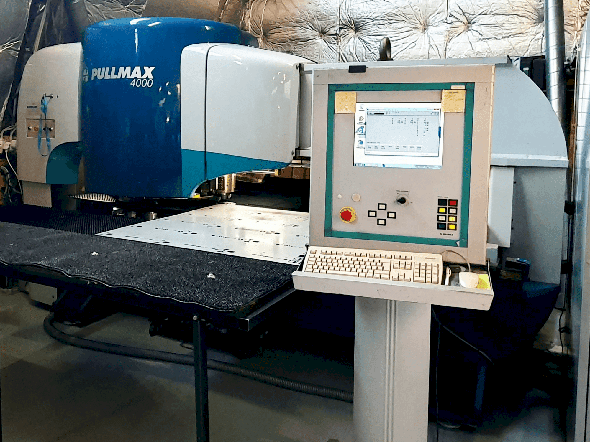 Vooraanzicht van Pullmax 4000 machine