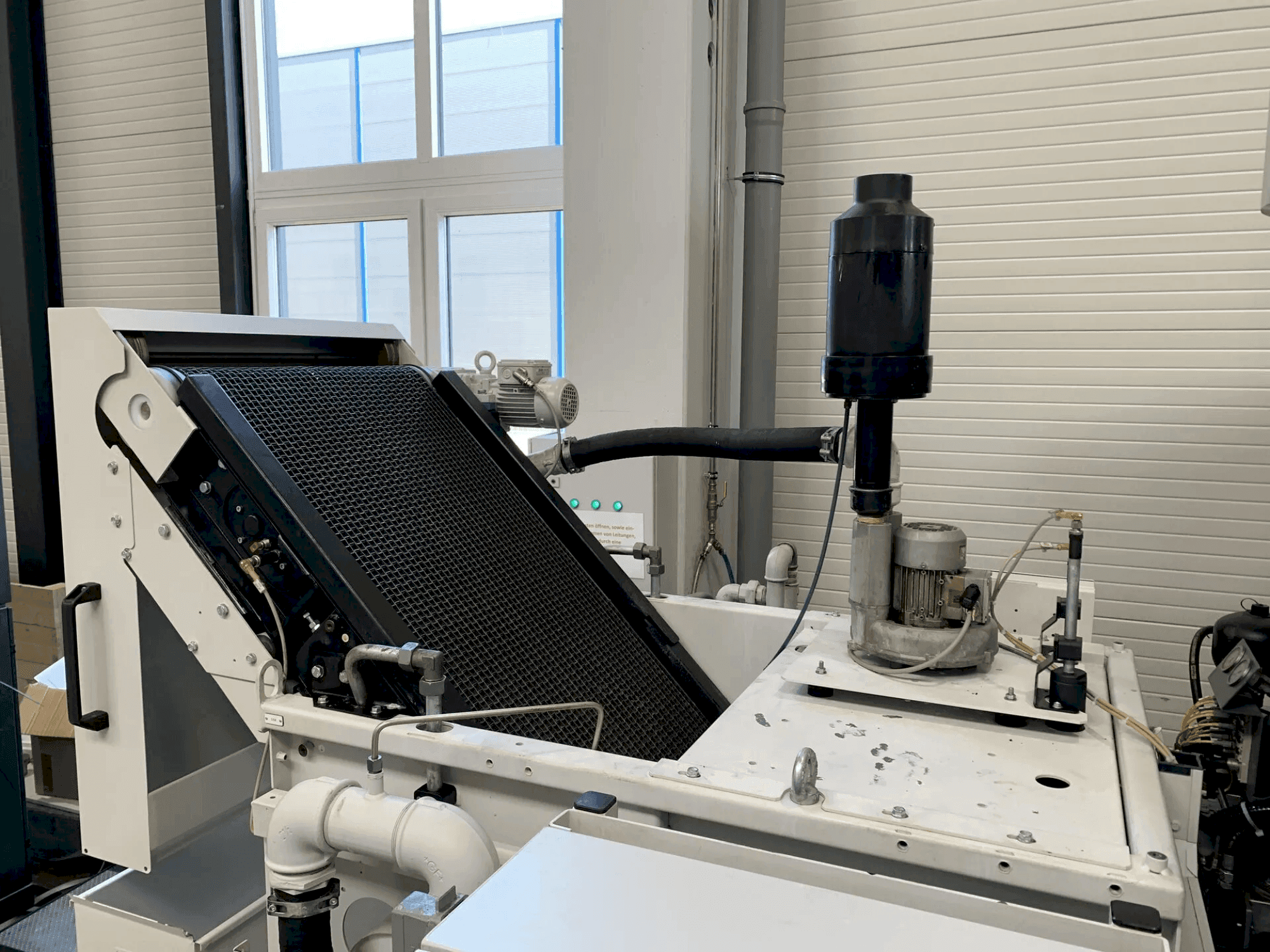 Vooraanzicht van CHIRON FZ 15K S FA machine