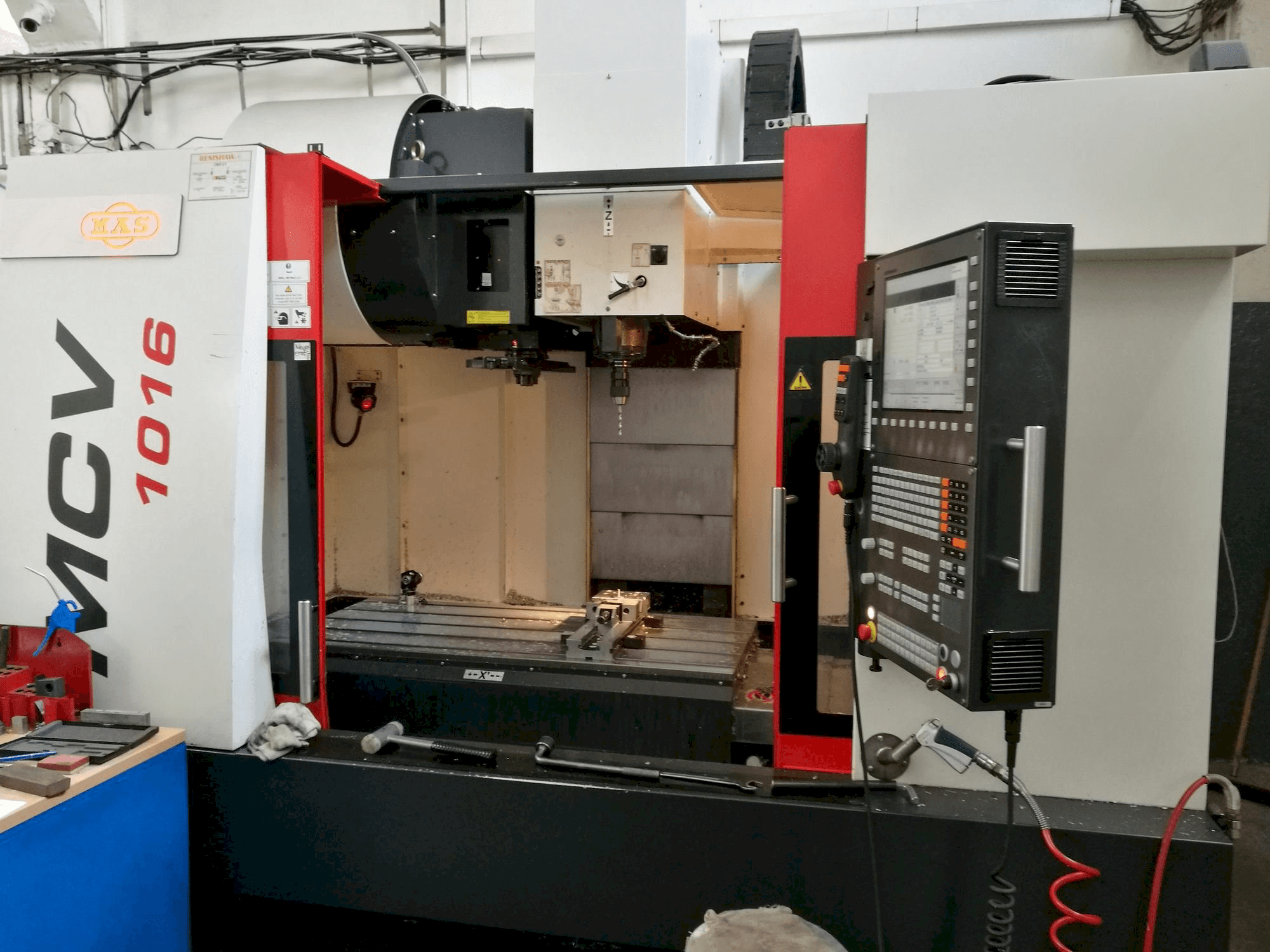 Vooraanzicht van KOVOSVIT MAS MCV 1016 Quick machine