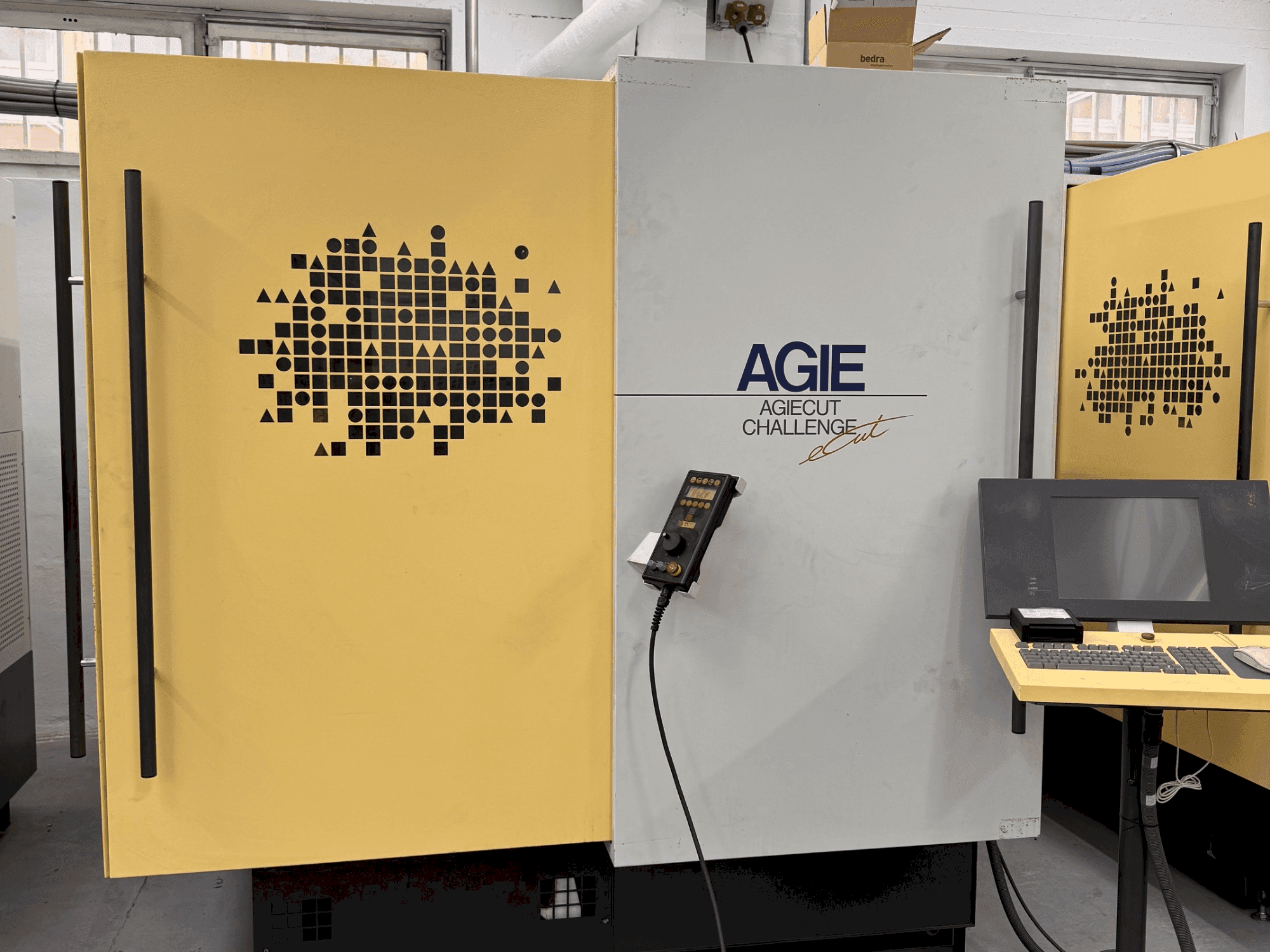 Vooraanzicht van AGIE Challenge 2 eCut machine