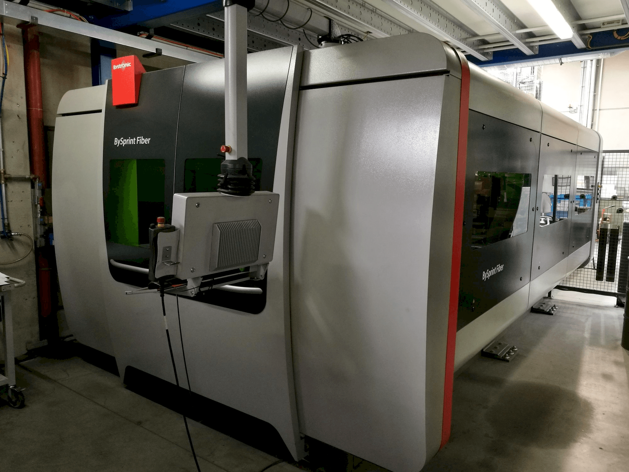 Vooraanzicht van Bystronic BySprint Fiber 3015 machine