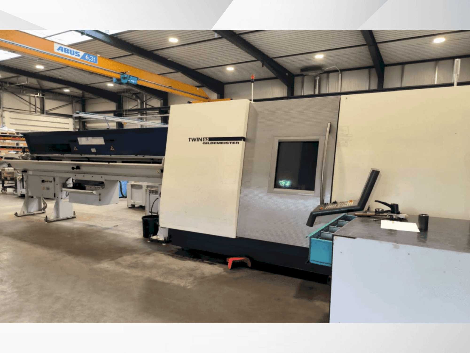 Vooraanzicht van DMG Gildemeister Twin 65 machine