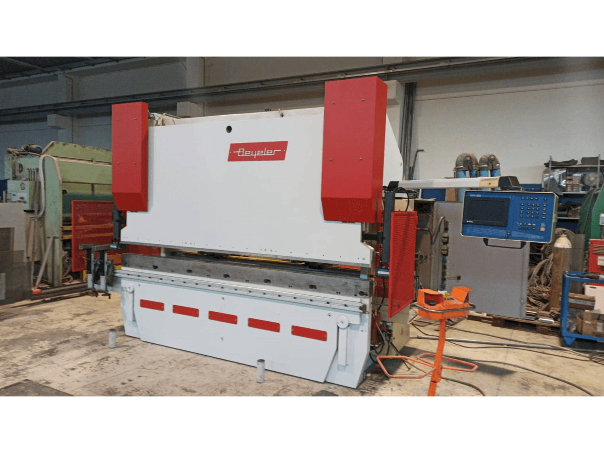 Vooraanzicht van BEYELER PR8 machine