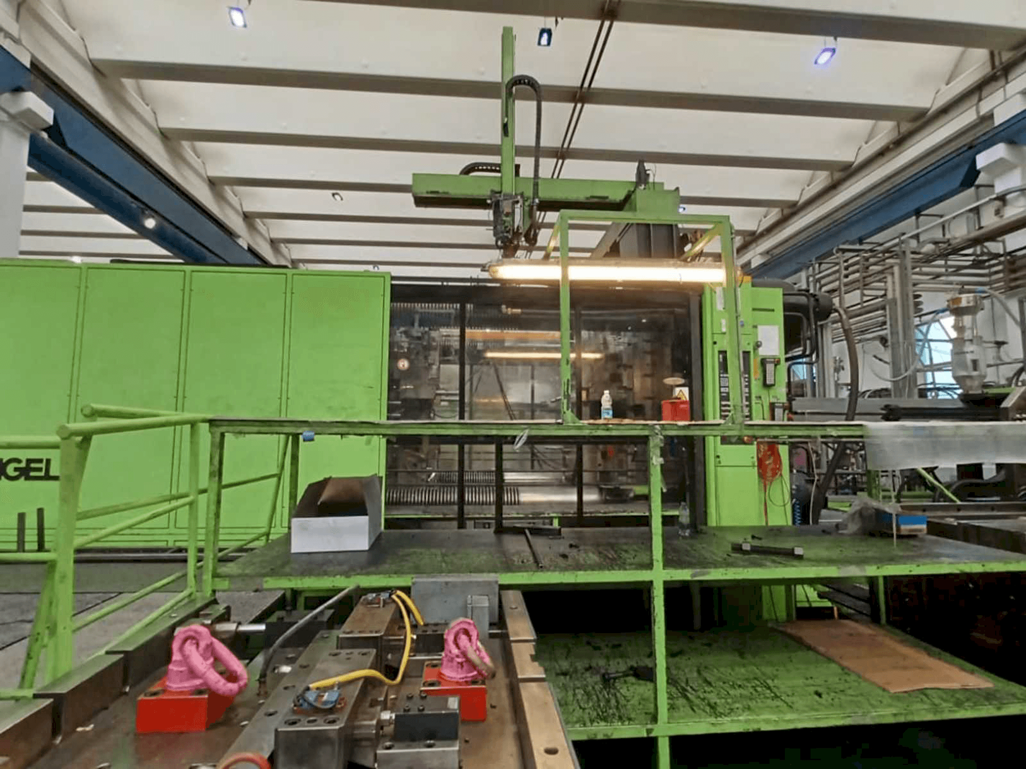 Vooraanzicht van Engel ES 23050/2500 DUO machine