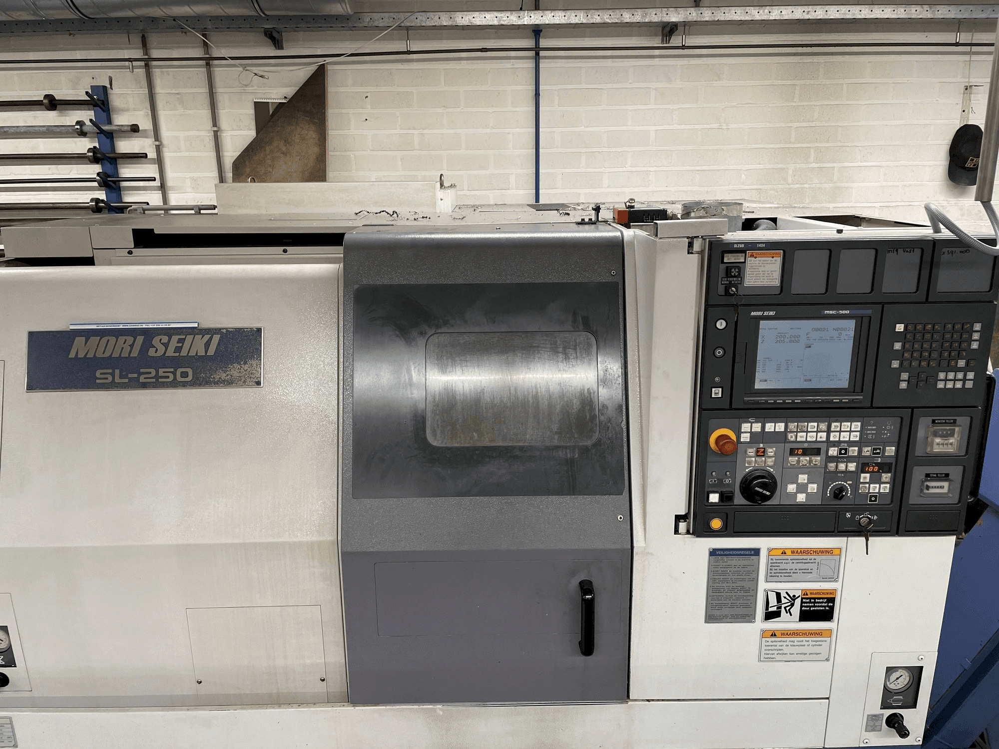 Vooraanzicht van MORI SEIKI SL-250 machine