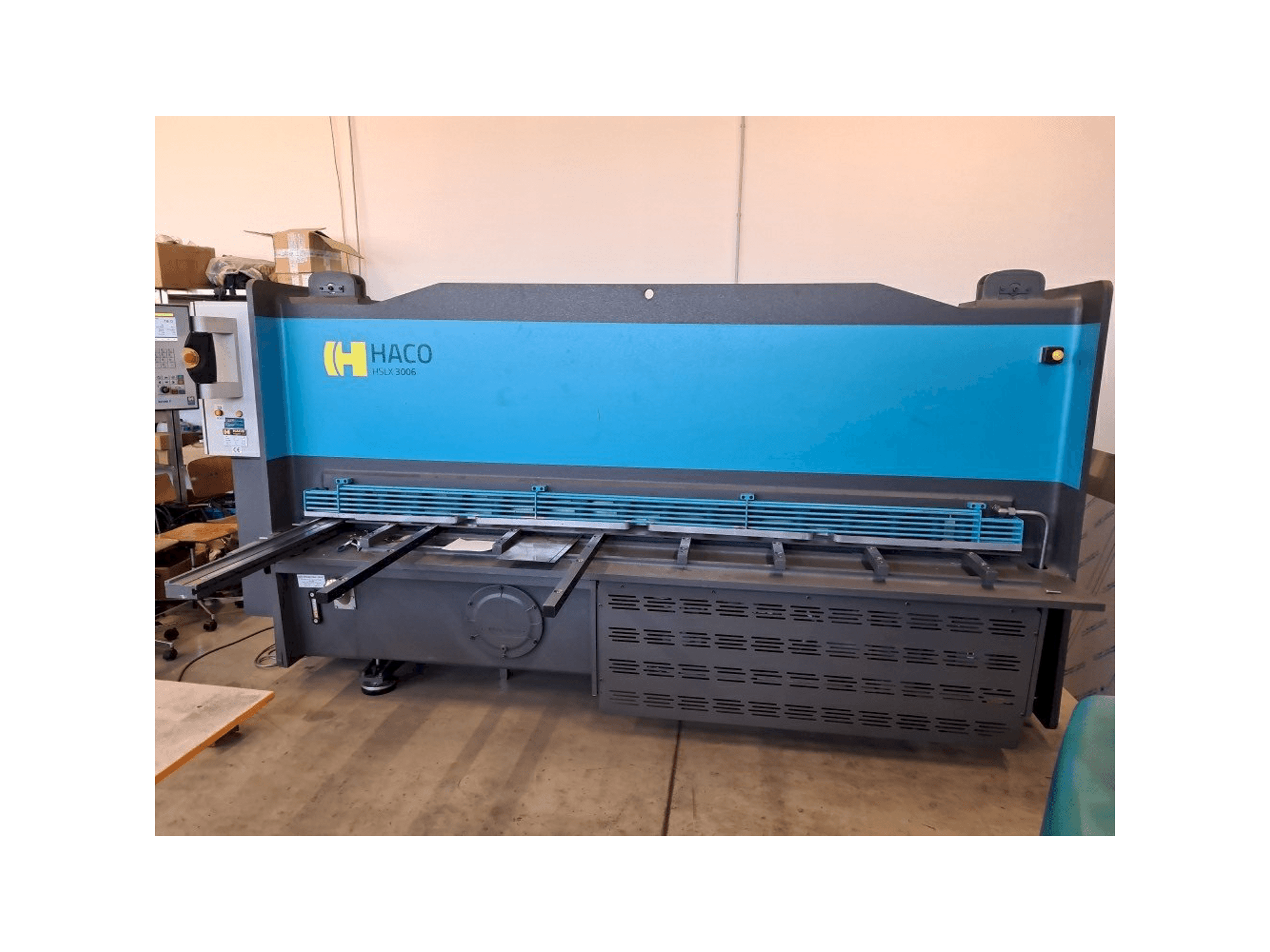 Vooraanzicht van HACO HSLX 3006 machine