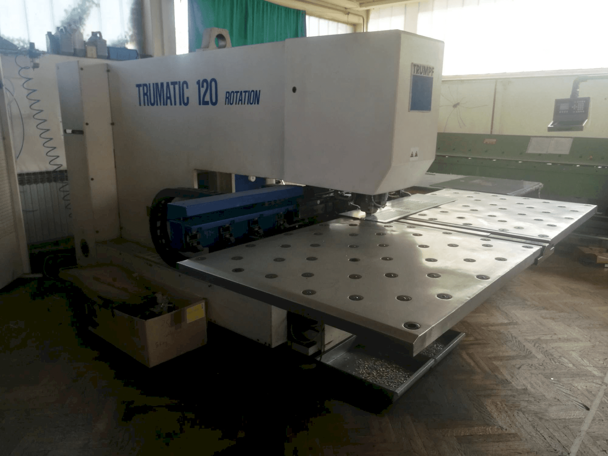 Vooraanzicht van Trumpf Trumatic 120R machine