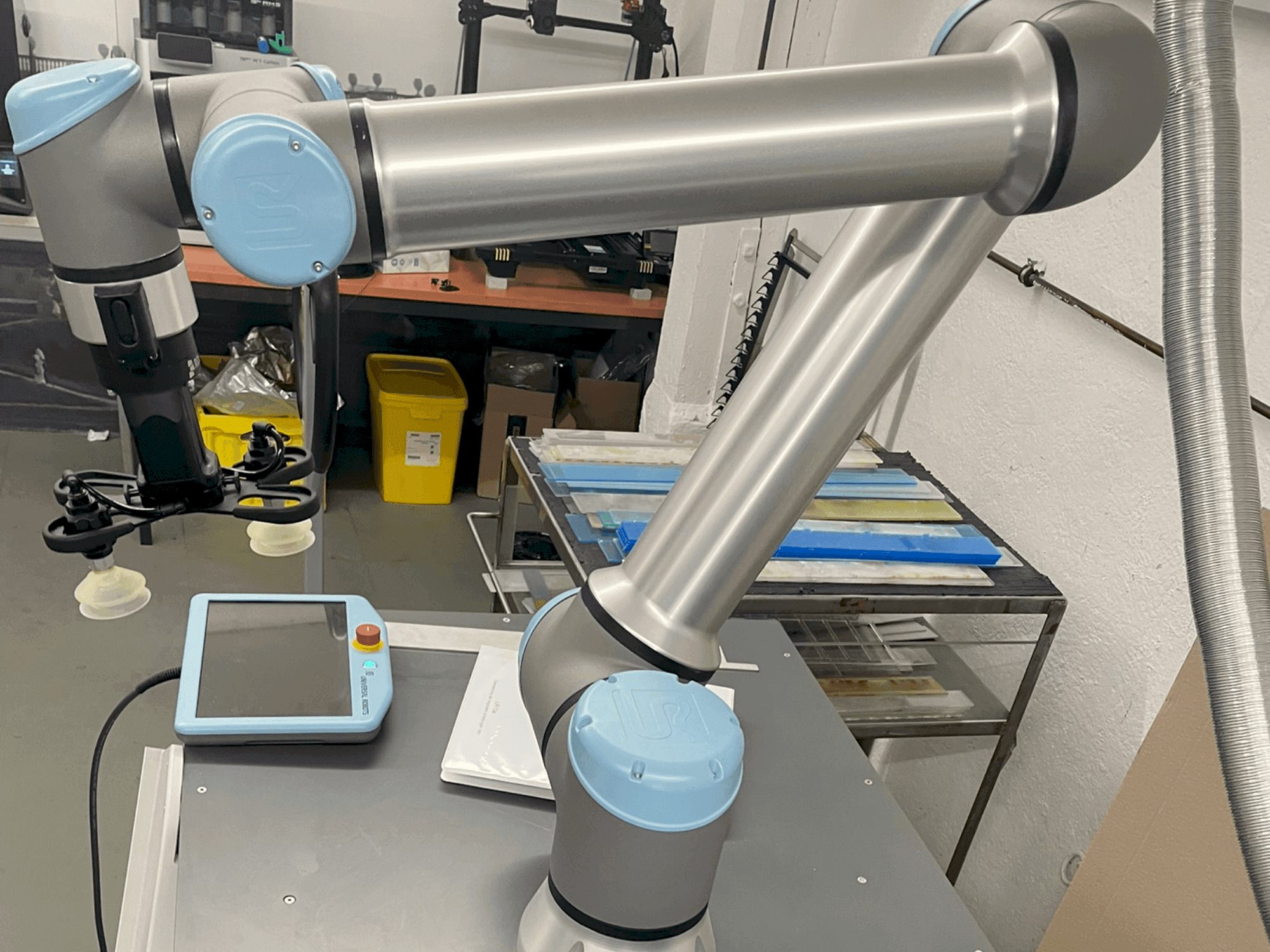 Vooraanzicht van Universal Robots UR10 machine