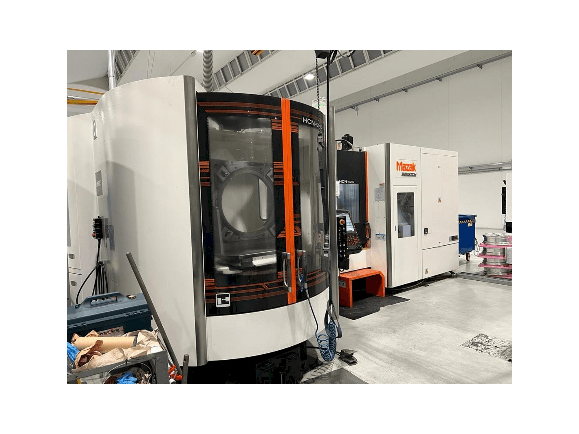 Vooraanzicht van Mazak HCN-5000 machine