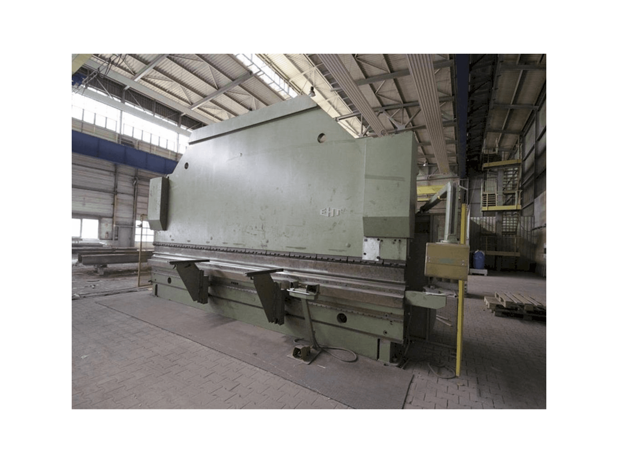 Rechts zijaanzicht van EHT Variopress 250 60 machine