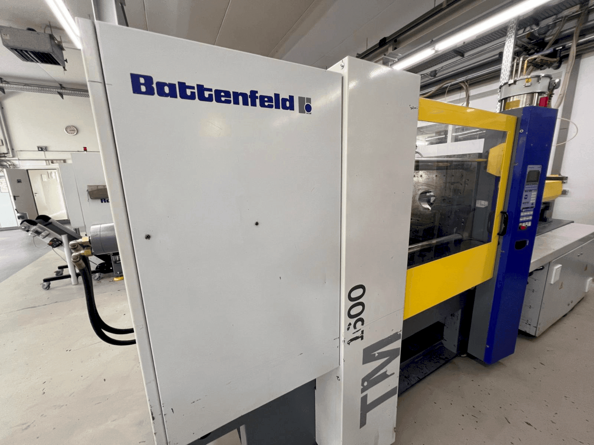 Vooraanzicht van Battenfeld TM 1600/1000 machine