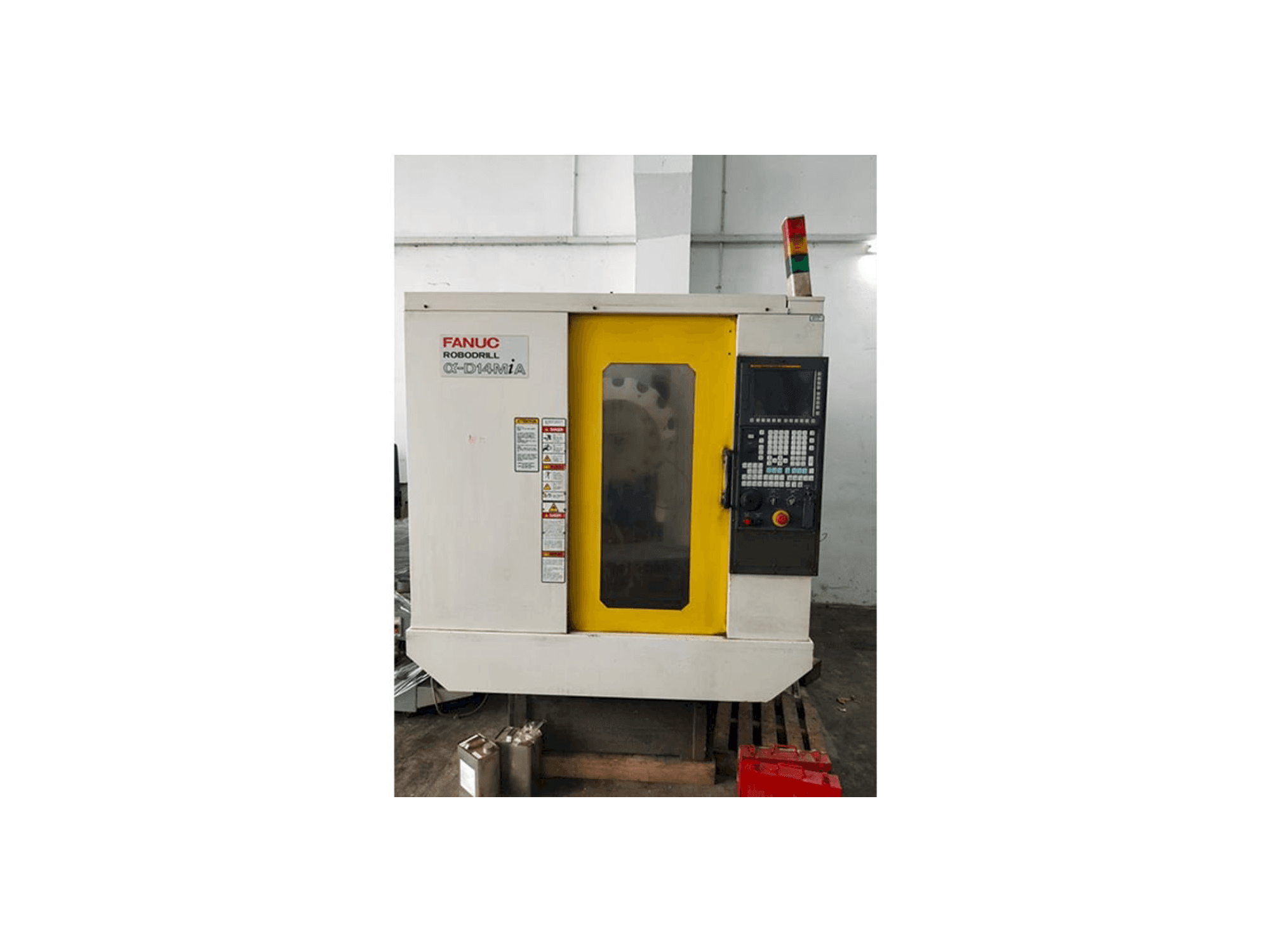Vooraanzicht van FANUC Alpha-D14MiA machine