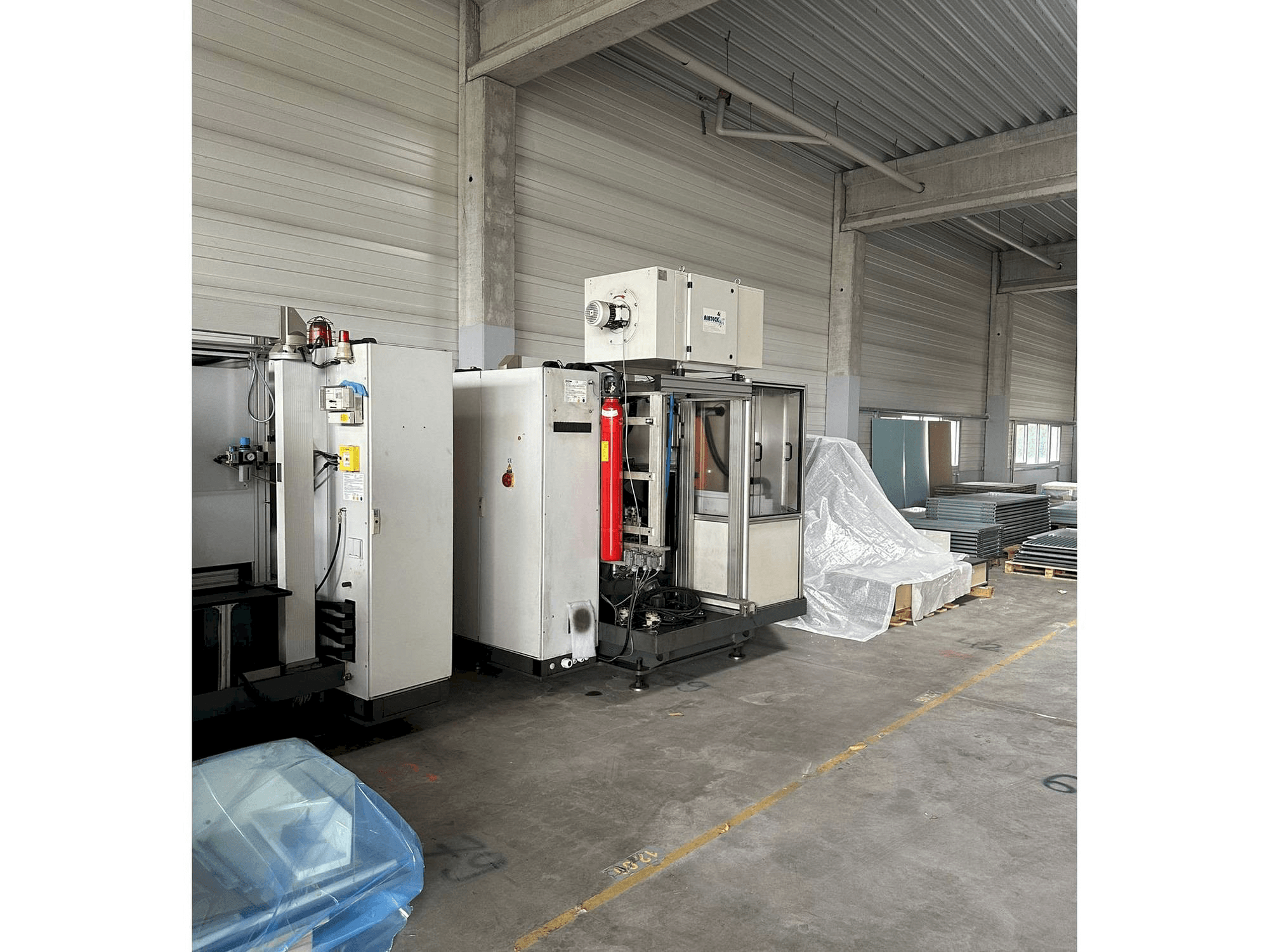 Vooraanzicht van Geiger CNC machine