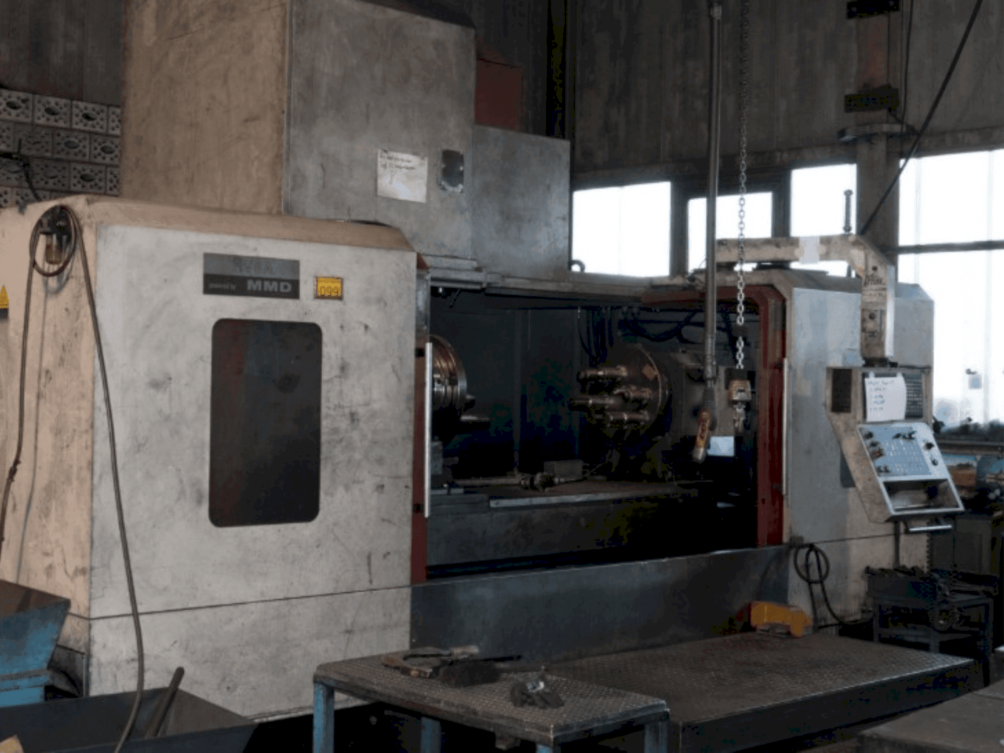 Vooraanzicht van Akira Seiki MMD HV8A machine