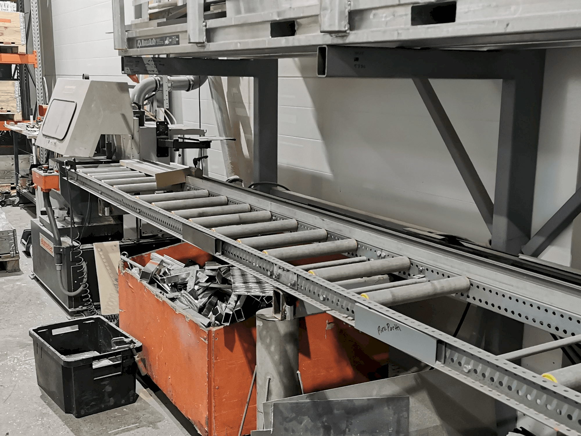 Vooraanzicht van Elumatec MGS 105/01 machine
