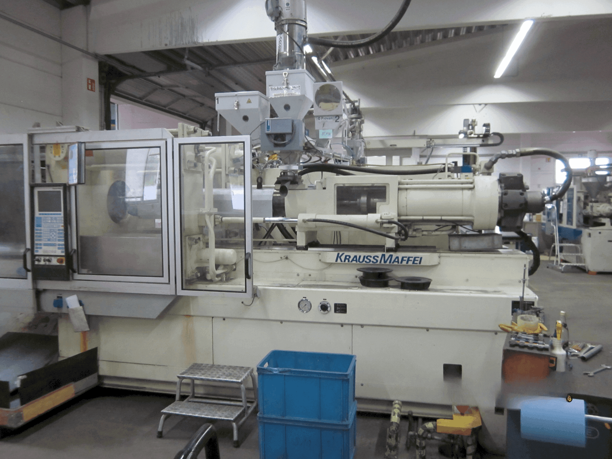 Vooraanzicht van Krauss Maffei 350-1900 C1 machine