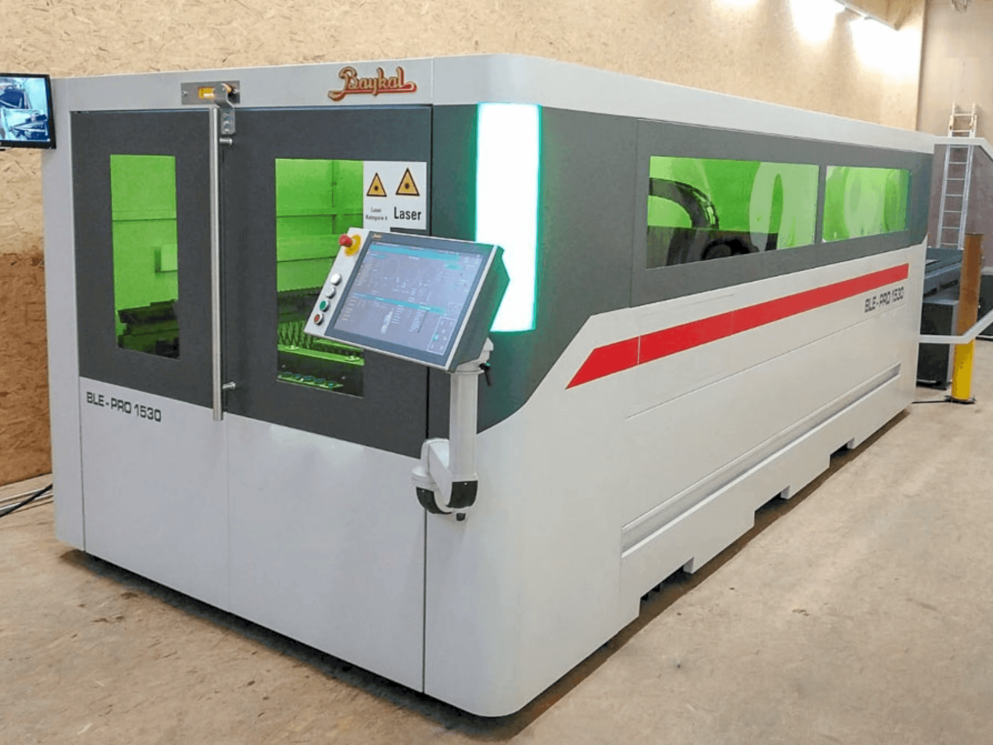 Vooraanzicht van Baykal BLE PRO 1530 machine