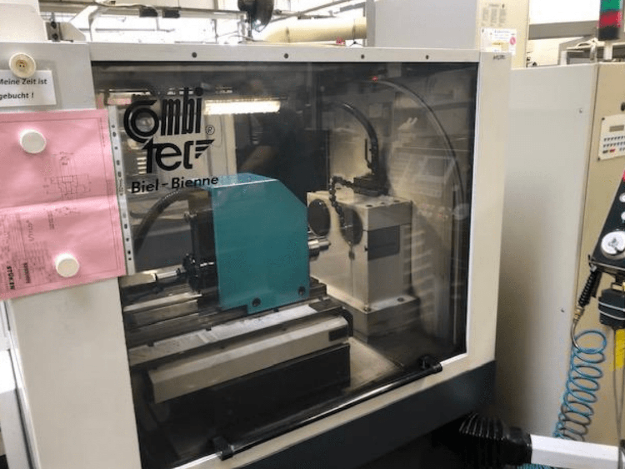 Cilinderslijpmachine Combitec CT-450 gezien vanaf de voorkant, met bedieningspaneel en operationele setup.